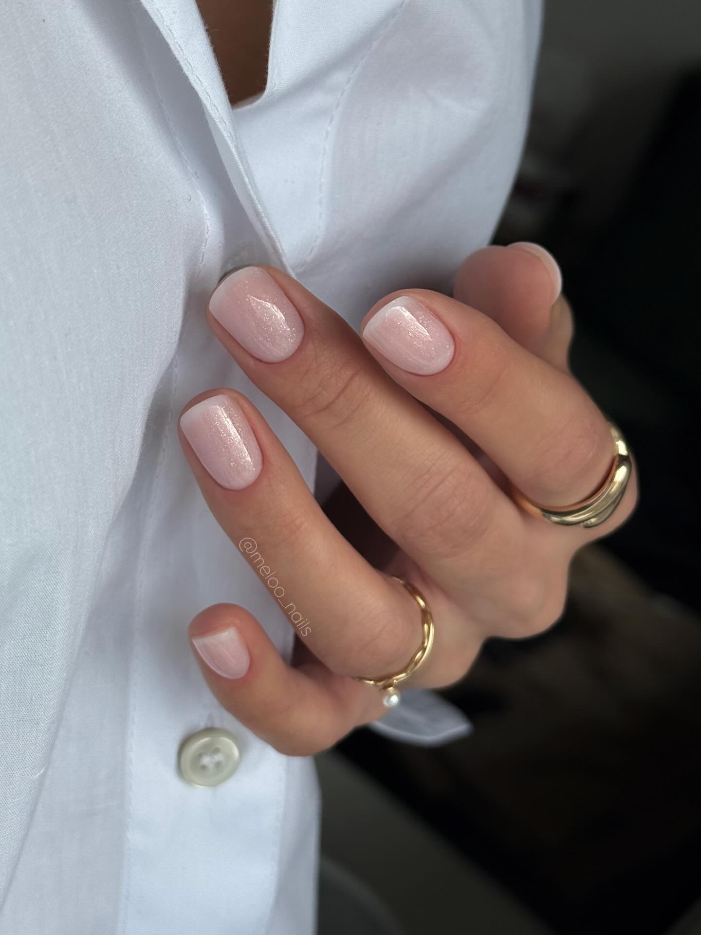 Бежевый маникюр весной 2026: тихая сенсация сезона