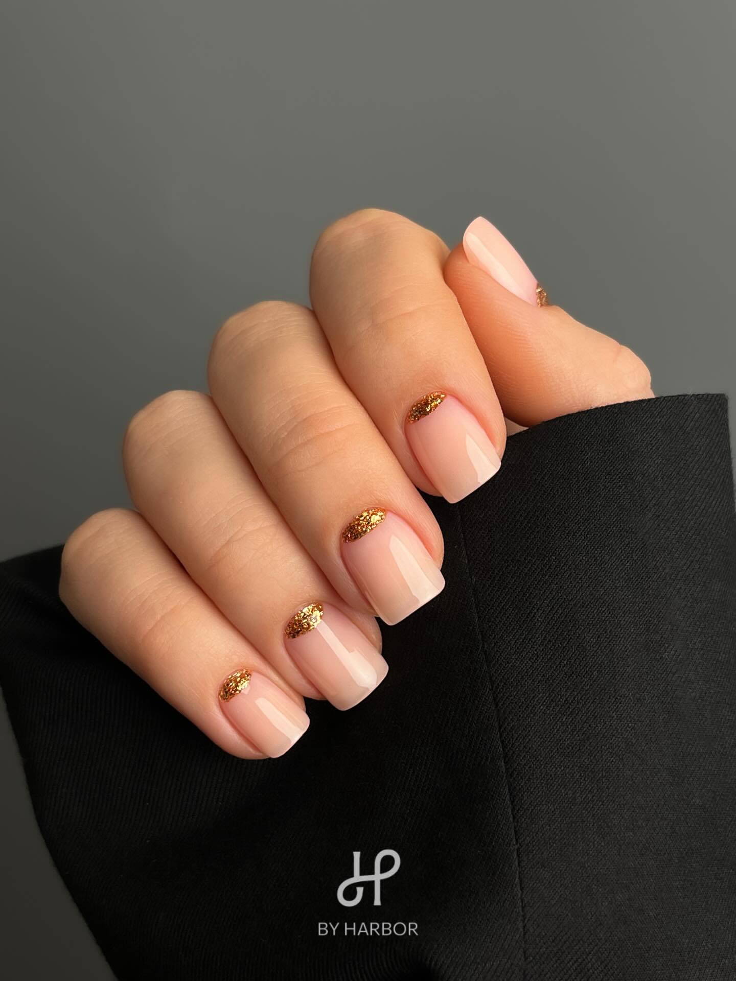 Бежевый маникюр весной 2026: тихая сенсация сезона