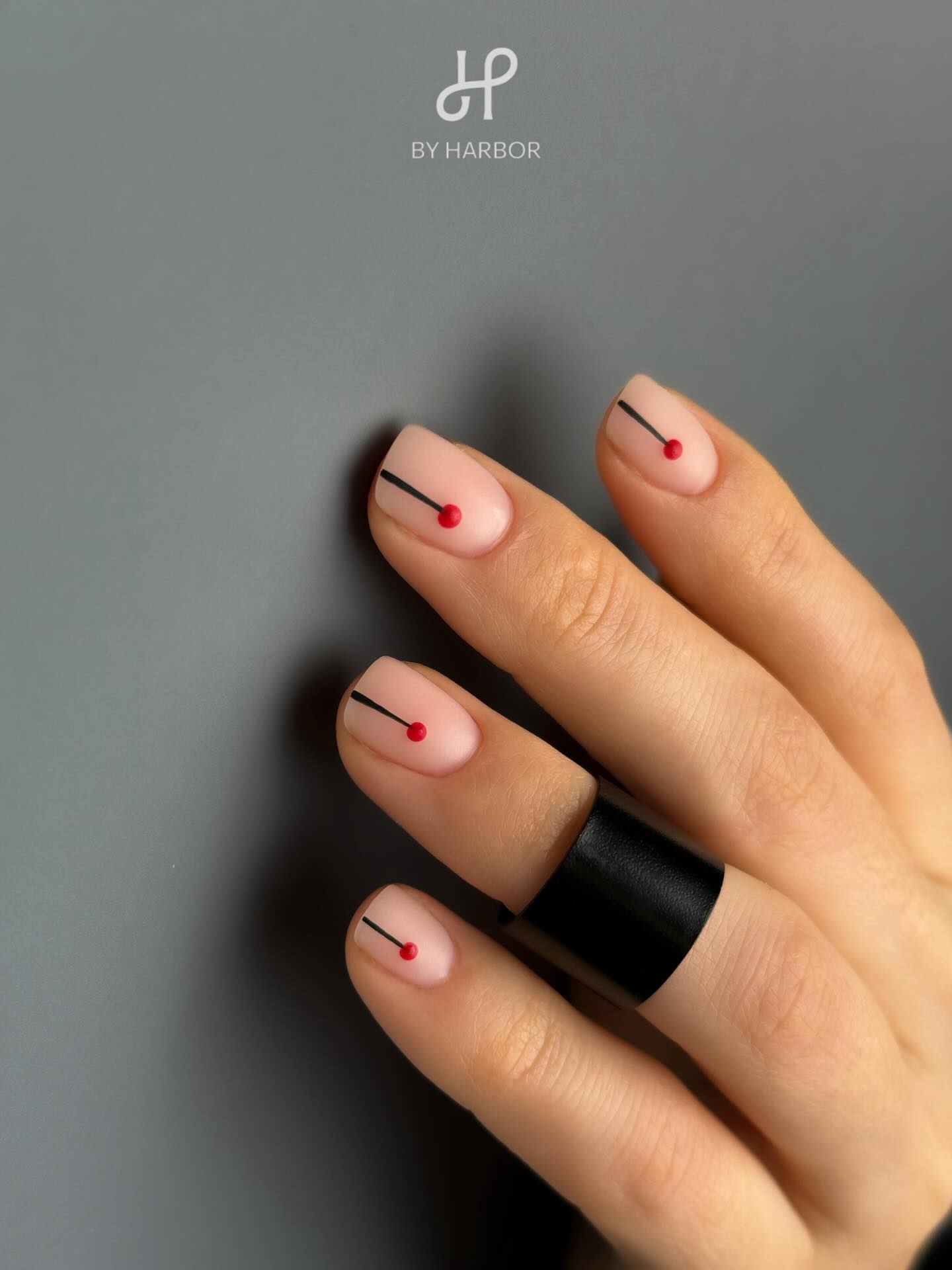 Бежевый маникюр весной 2026: тихая сенсация сезона