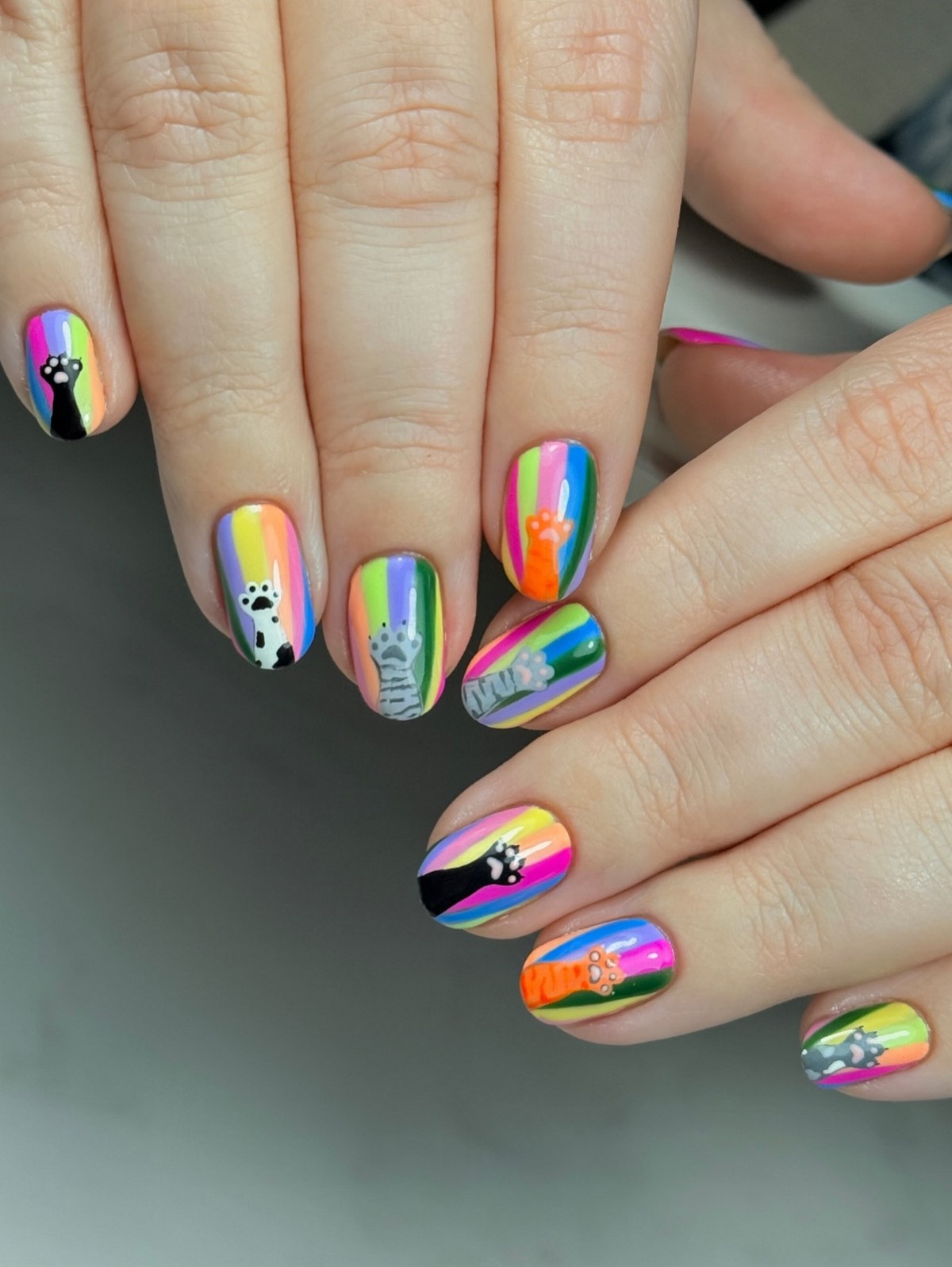 Дофаминовый маникюр весной 2026: взрыв цвета на ваших ногтях