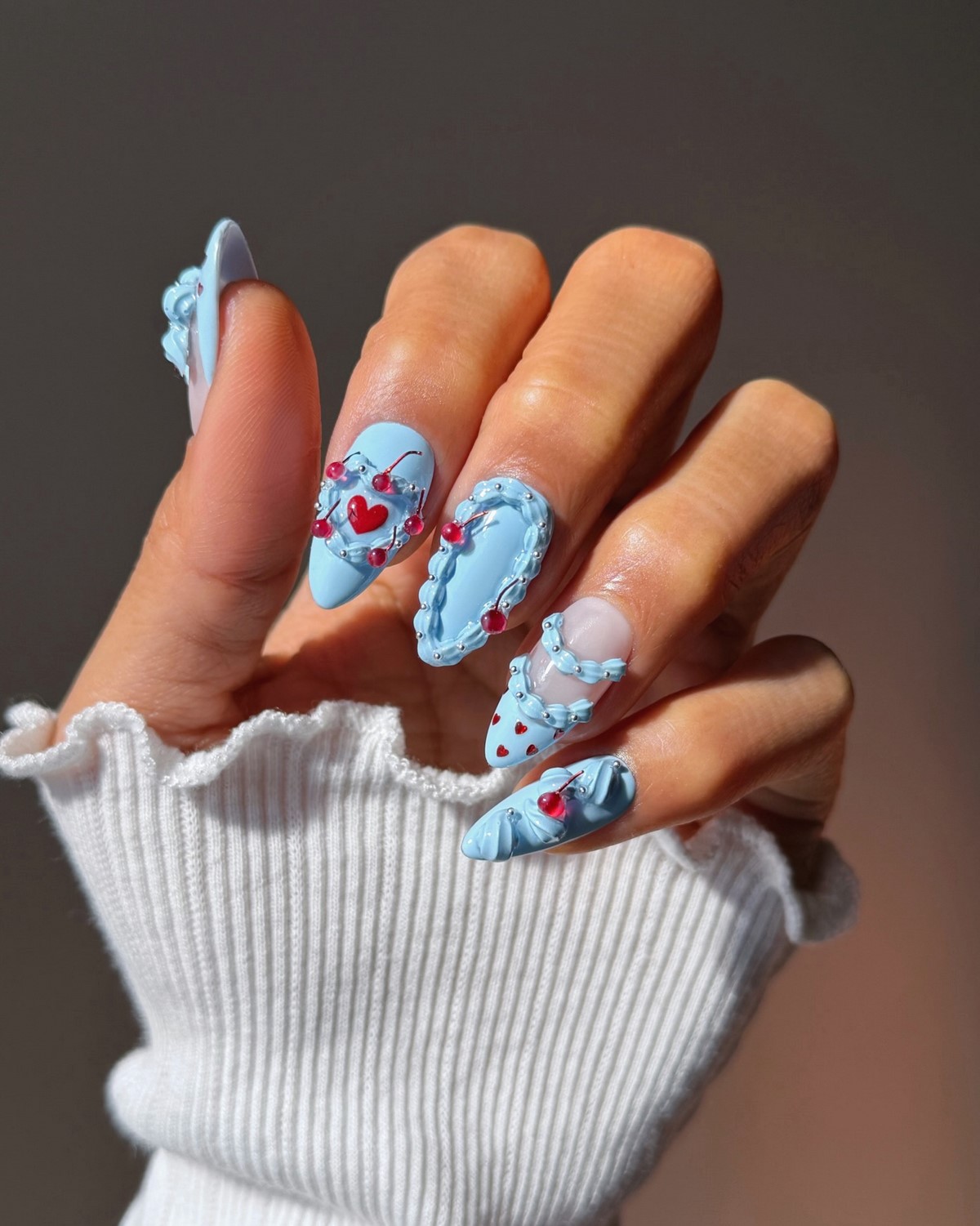 Дофаминовый маникюр весной 2026: взрыв цвета на ваших ногтях