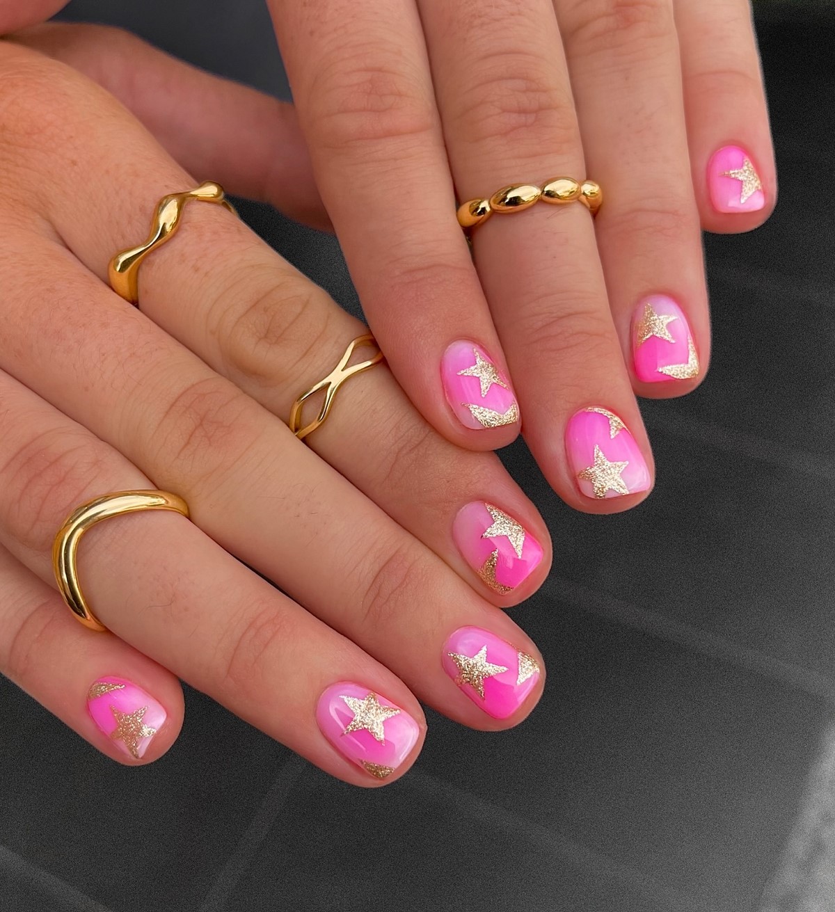 Дофаминовый маникюр весной 2026: взрыв цвета на ваших ногтях