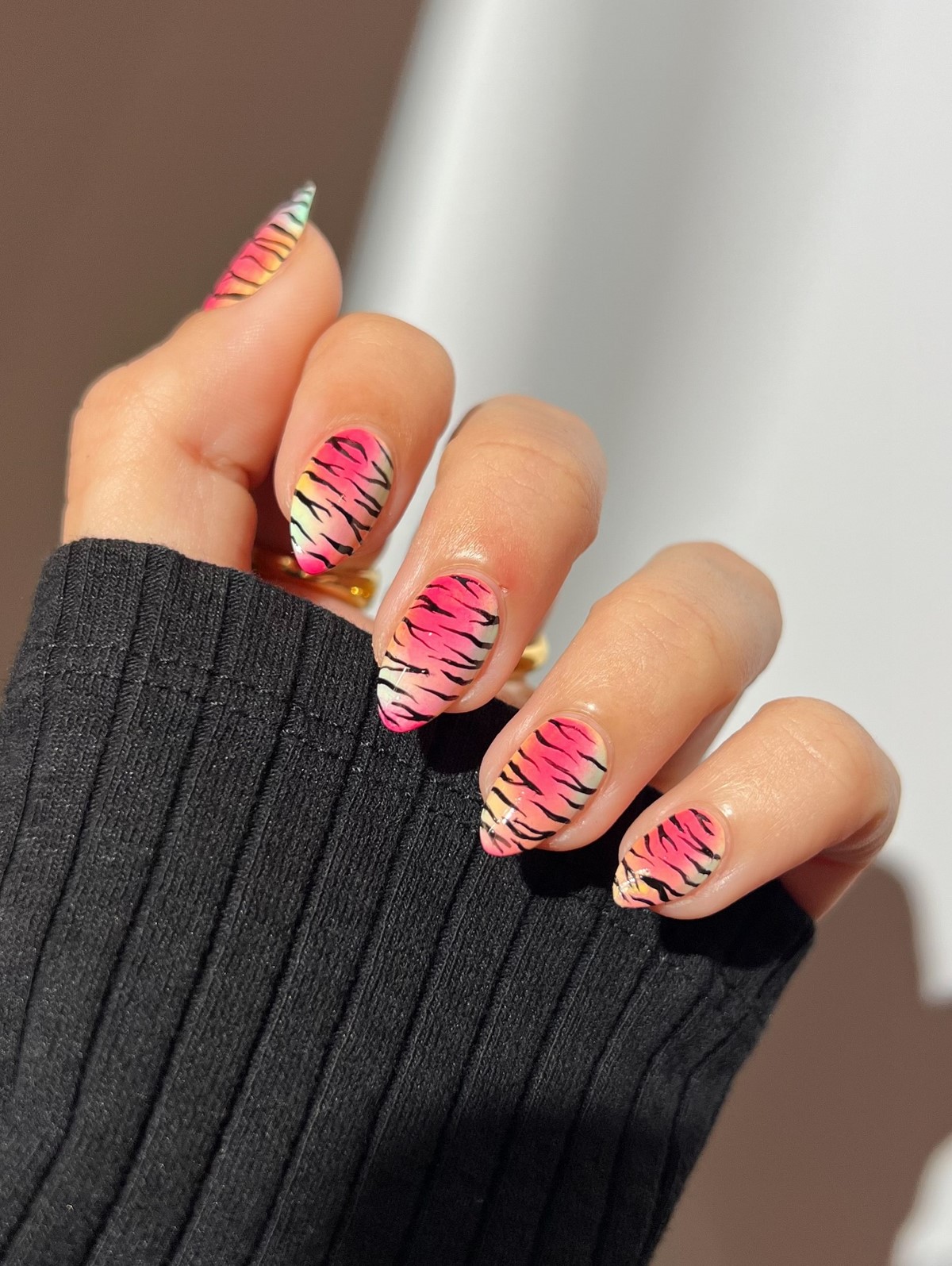 Дофаминовый маникюр весной 2026: взрыв цвета на ваших ногтях