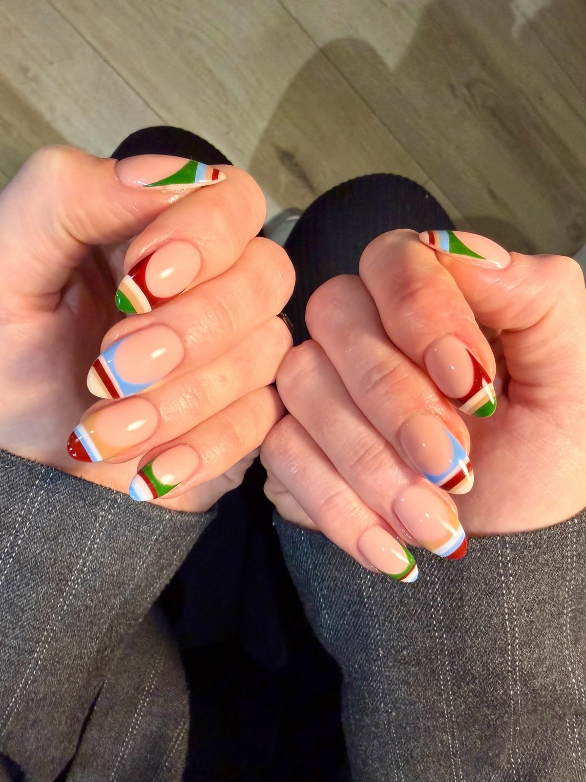 Дофаминовый маникюр весной 2026: взрыв цвета на ваших ногтях