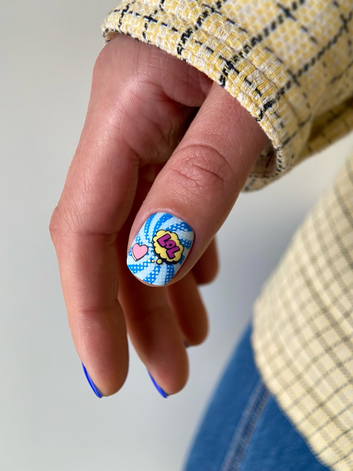 Дофаминовый маникюр весной 2026: взрыв цвета на ваших ногтях