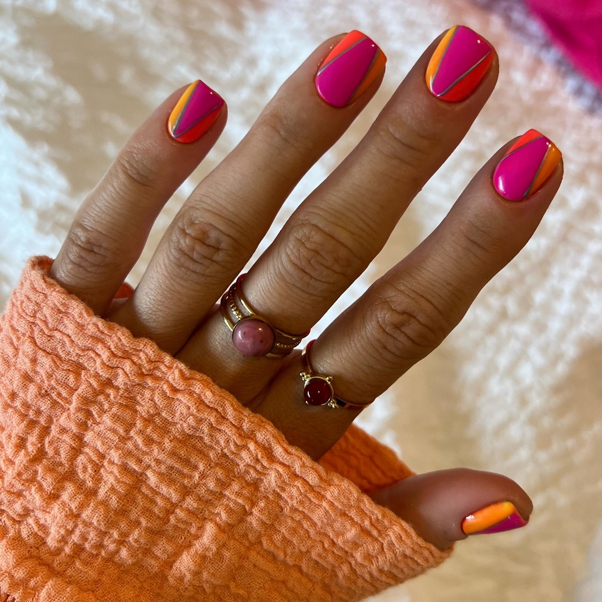 Дофаминовый маникюр весной 2026: взрыв цвета на ваших ногтях