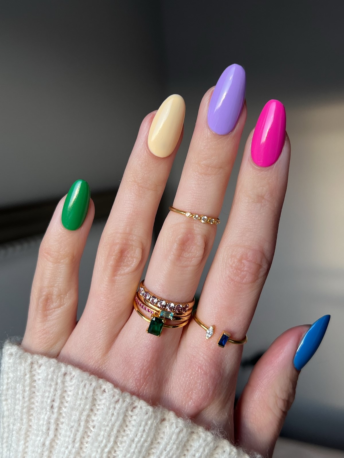 Дофаминовый маникюр весной 2026: взрыв цвета на ваших ногтях