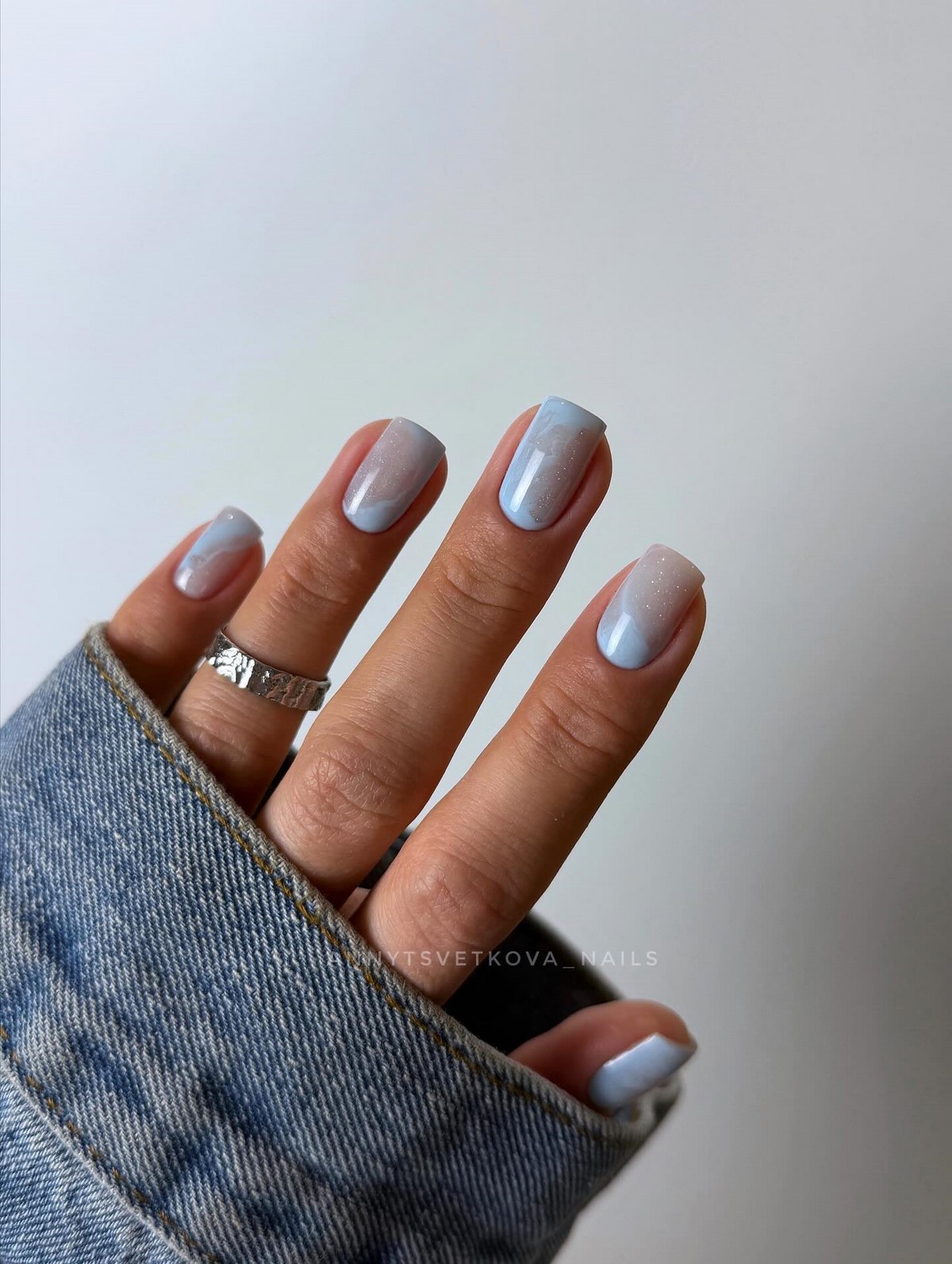Голубой маникюр весна 2026: самый заметный тренд сезона