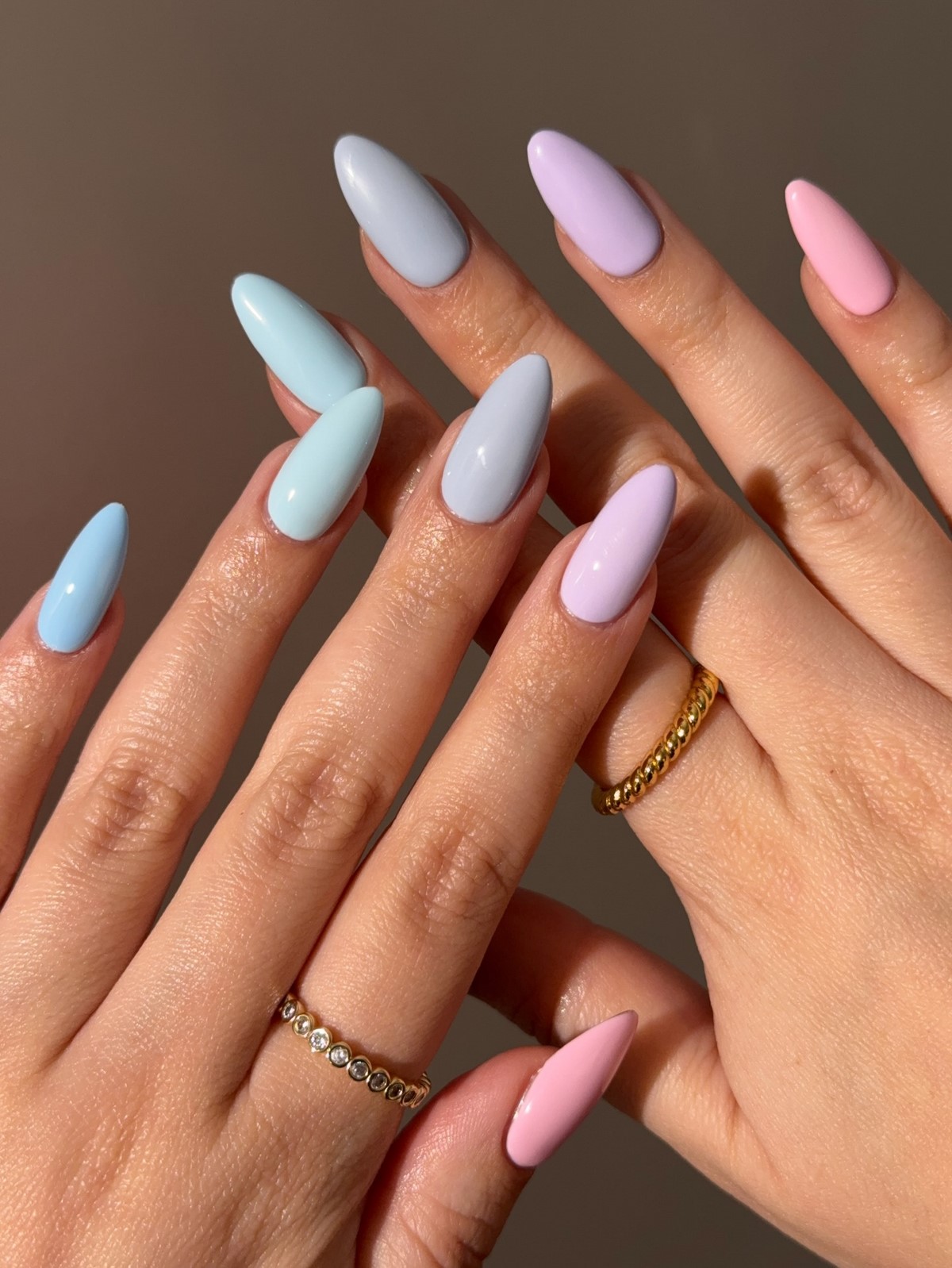 Голубой маникюр весна 2026: самый заметный тренд сезона