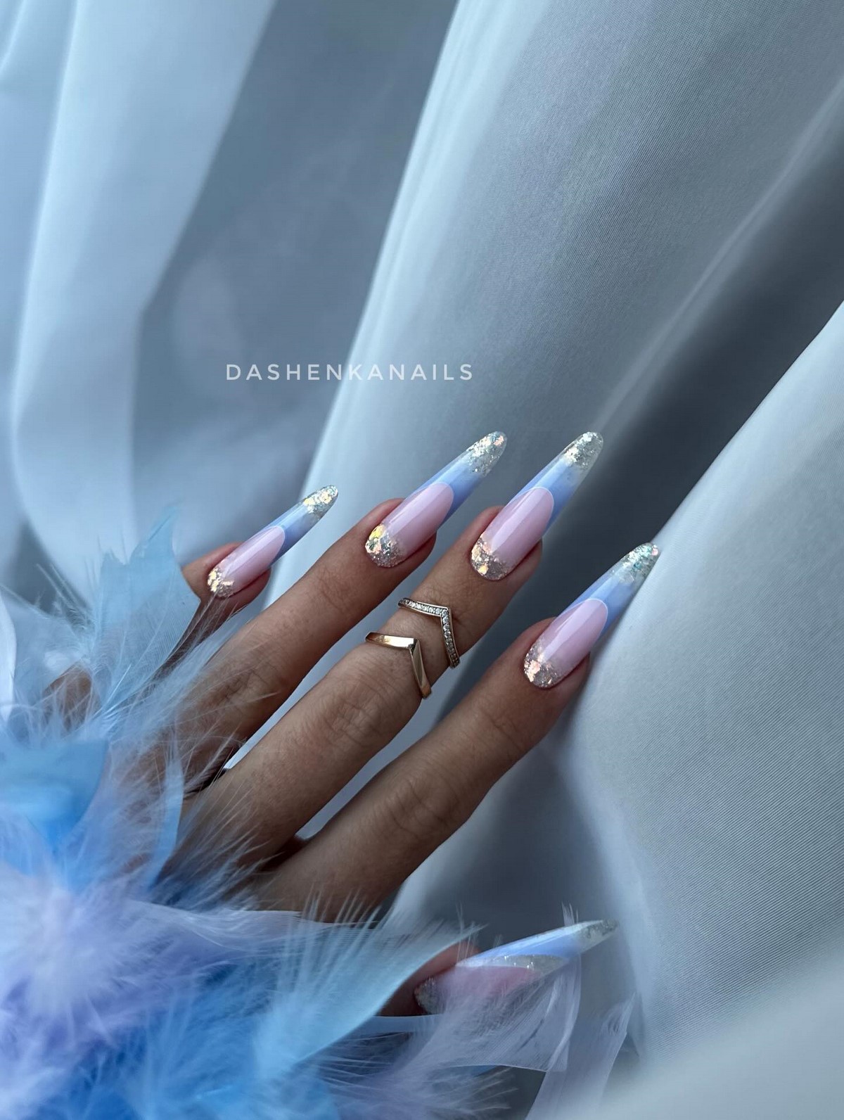 Голубой маникюр весна 2026: самый заметный тренд сезона