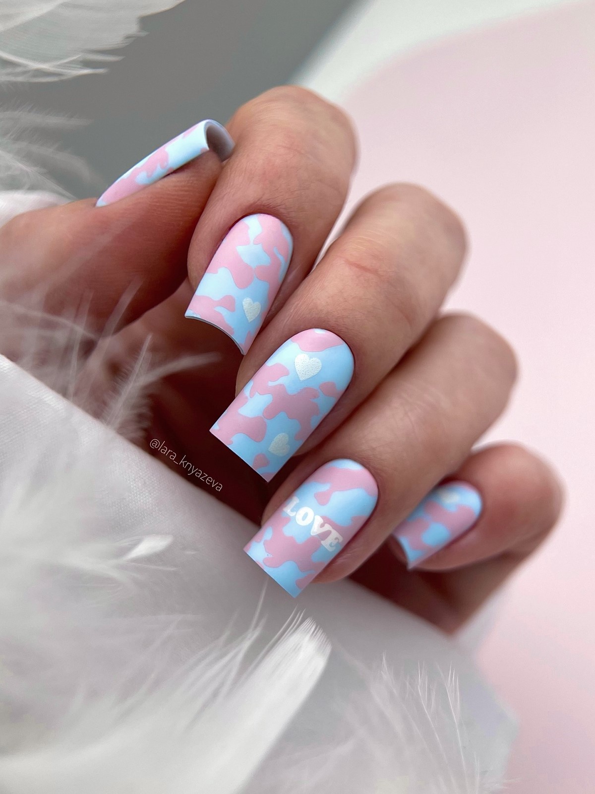 Голубой маникюр весна 2026: самый заметный тренд сезона