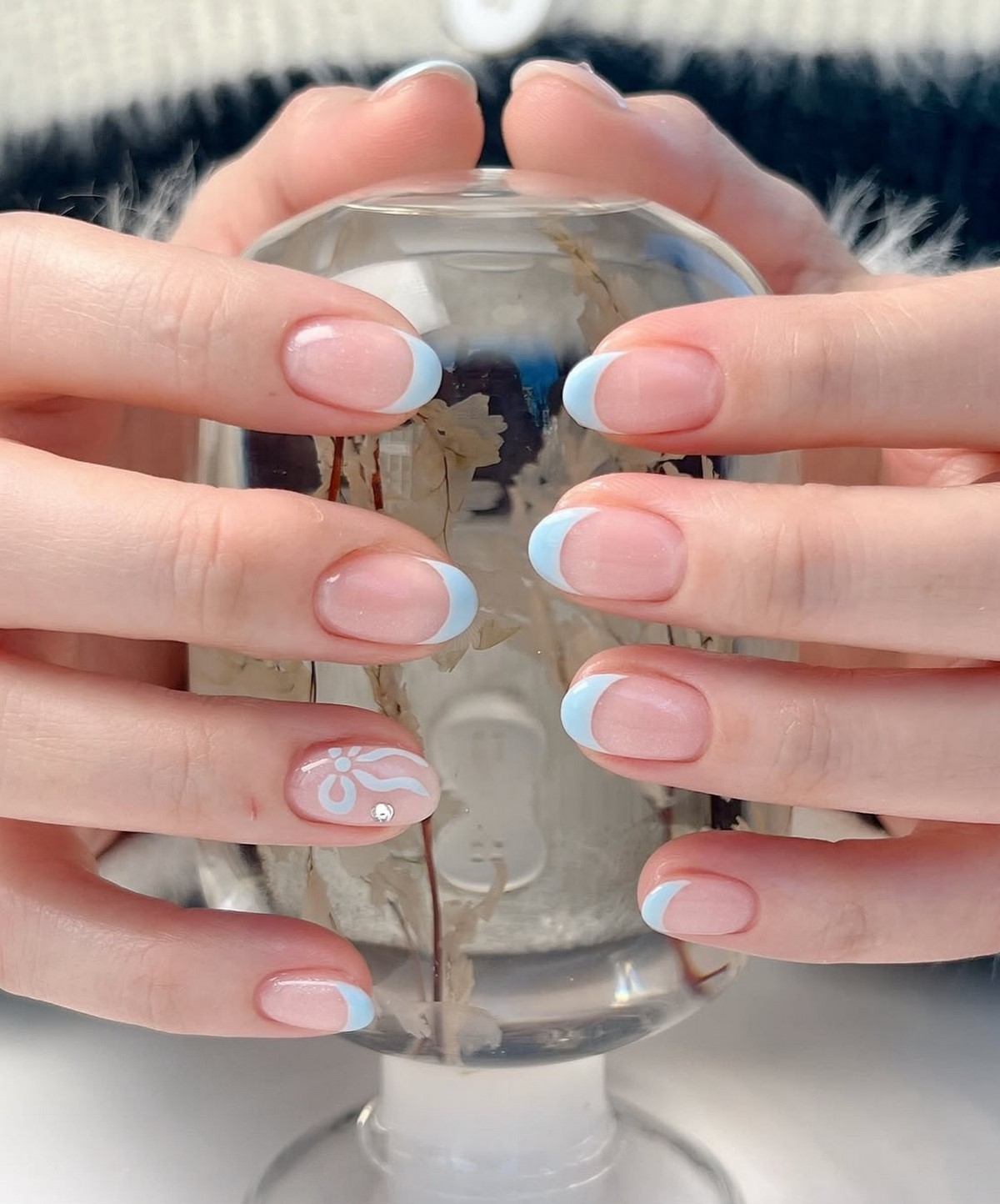 Голубой маникюр весна 2026: самый заметный тренд сезона