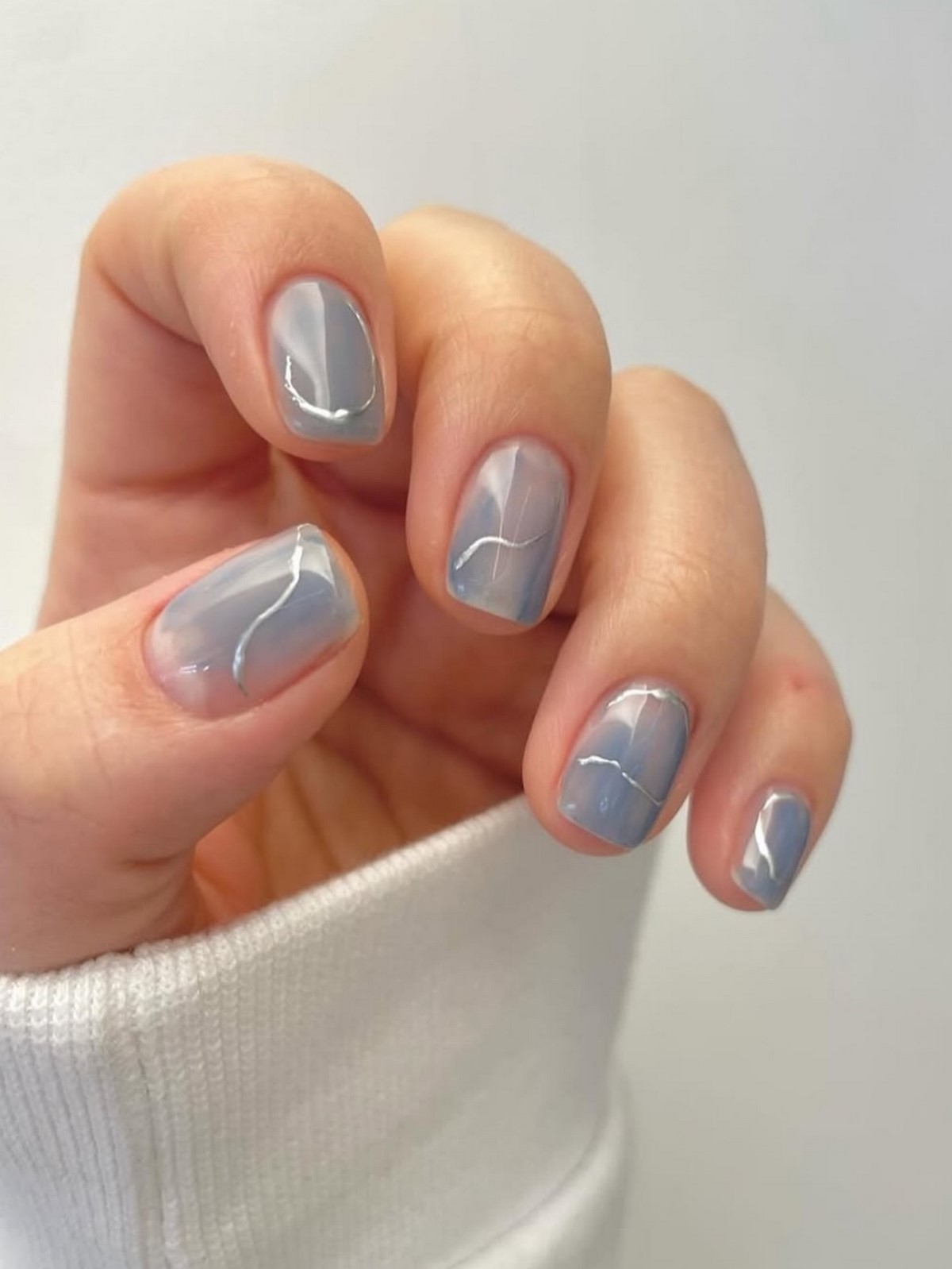 Голубой маникюр весна 2026: самый заметный тренд сезона