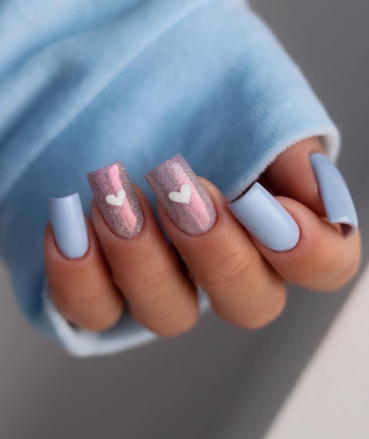 Голубой маникюр весна 2026: самый заметный тренд сезона