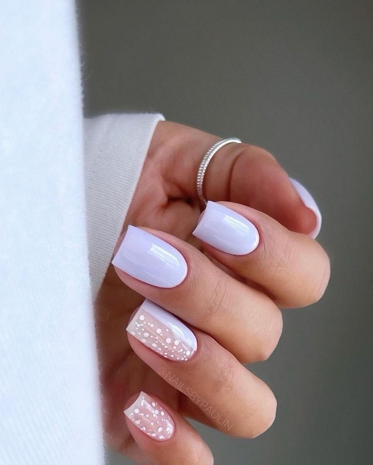 Голубой маникюр весна 2026: самый заметный тренд сезона