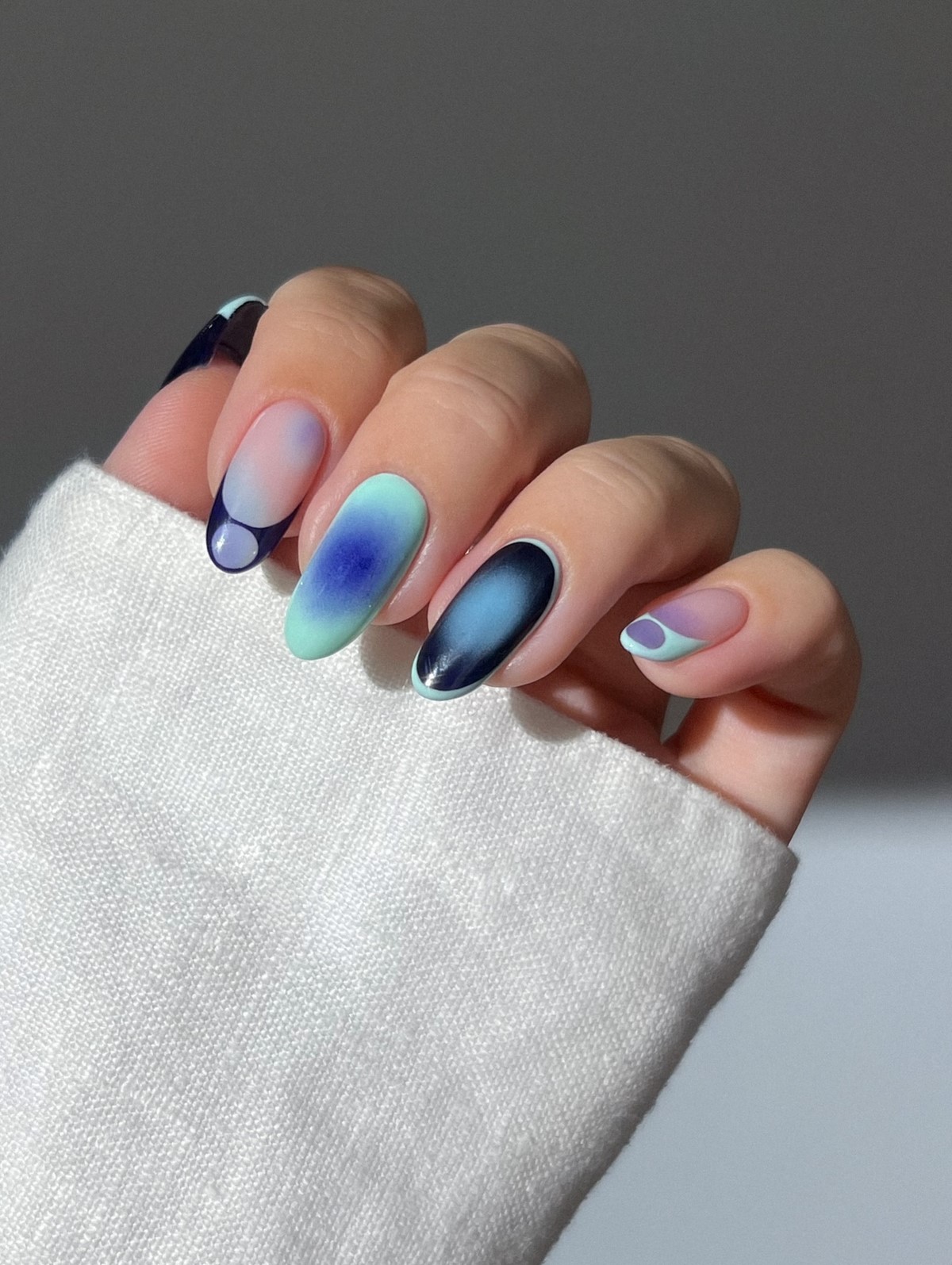 Голубой маникюр весна 2026: самый заметный тренд сезона