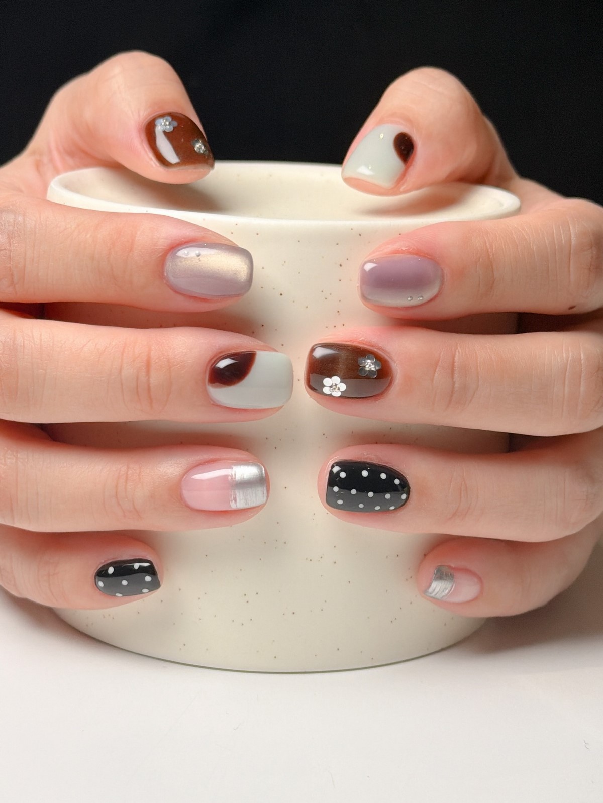 Короткие ногти на апрель: дорогие и аккуратные цвета