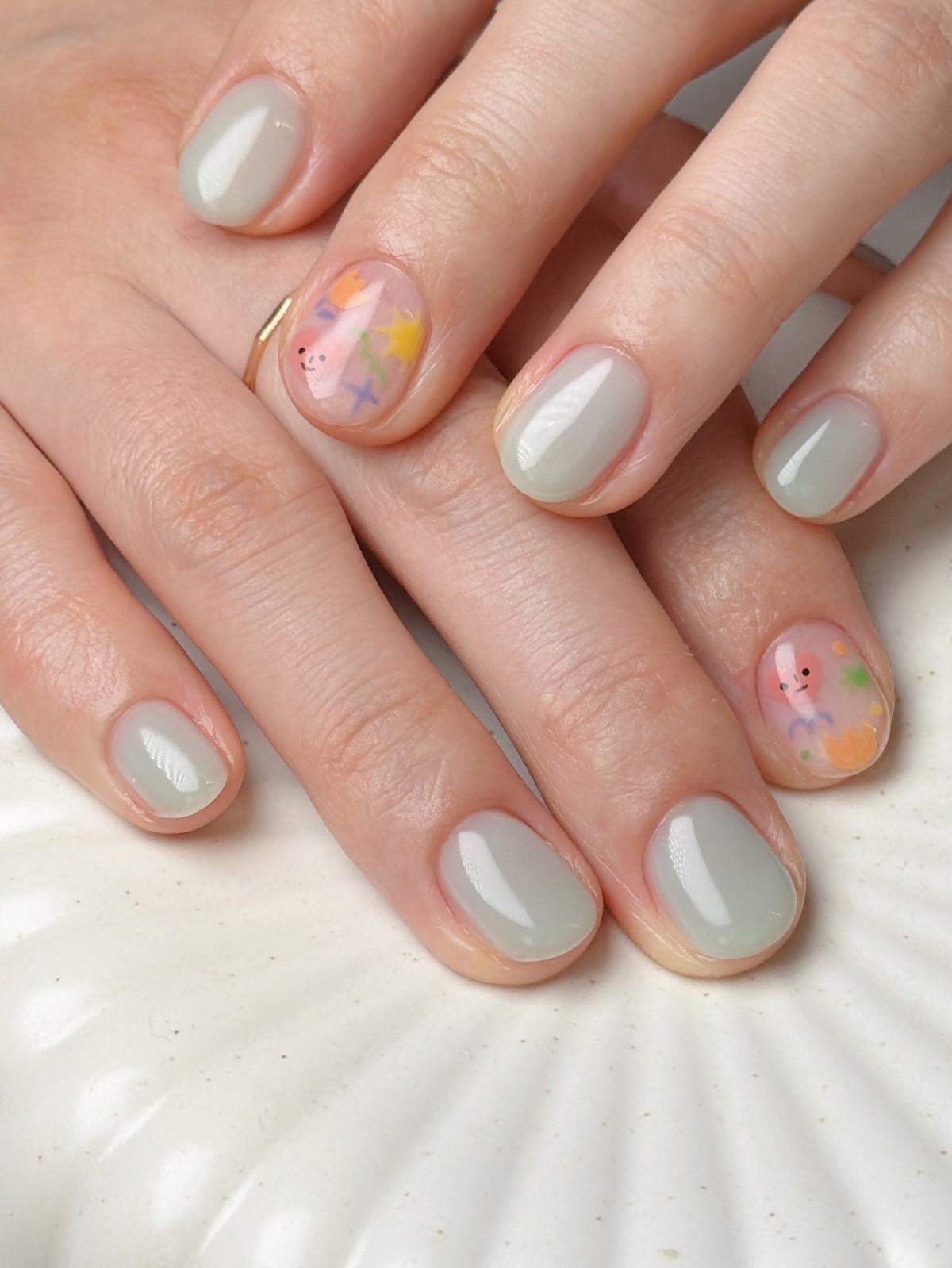 Короткие ногти на апрель: дорогие и аккуратные цвета