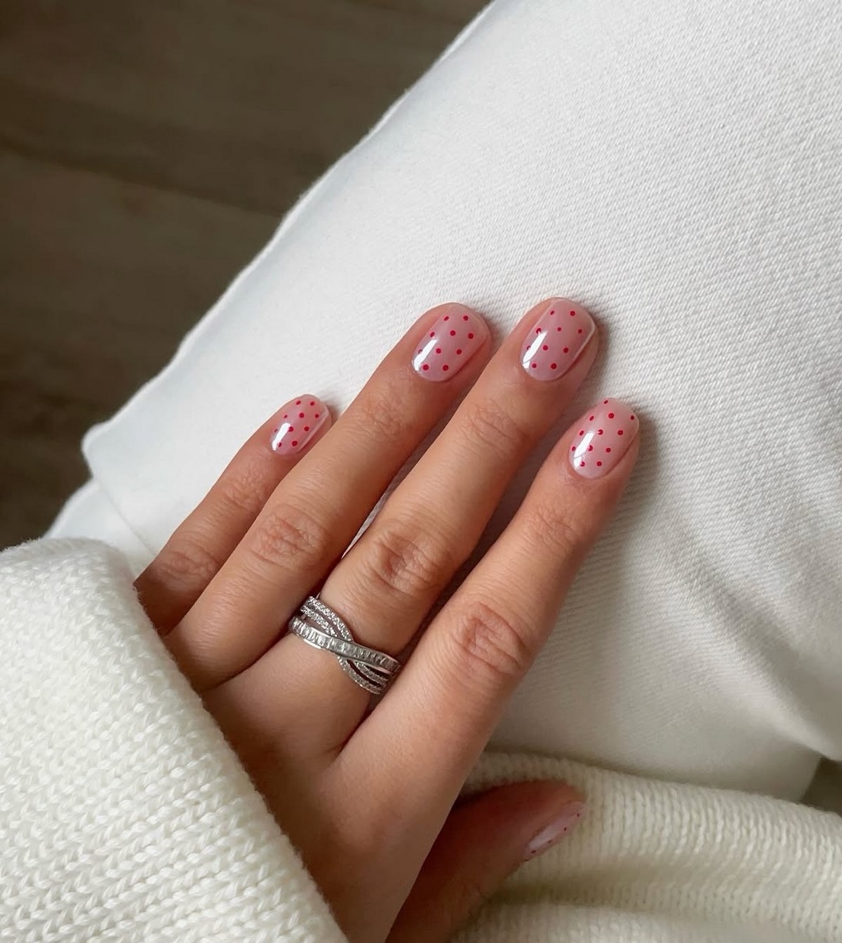 Короткие ногти на апрель: дорогие и аккуратные цвета