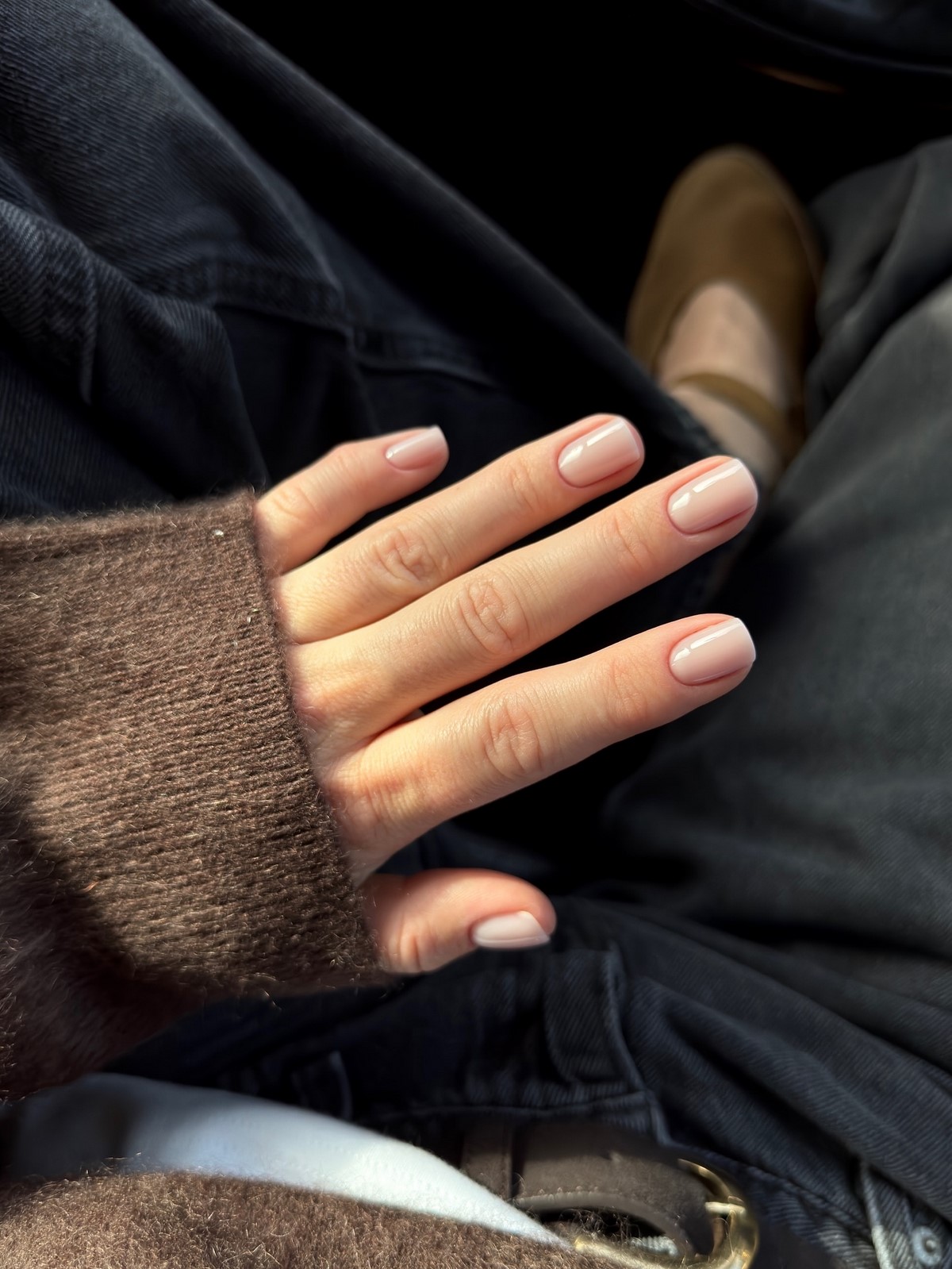 Короткие ногти на апрель: дорогие и аккуратные цвета