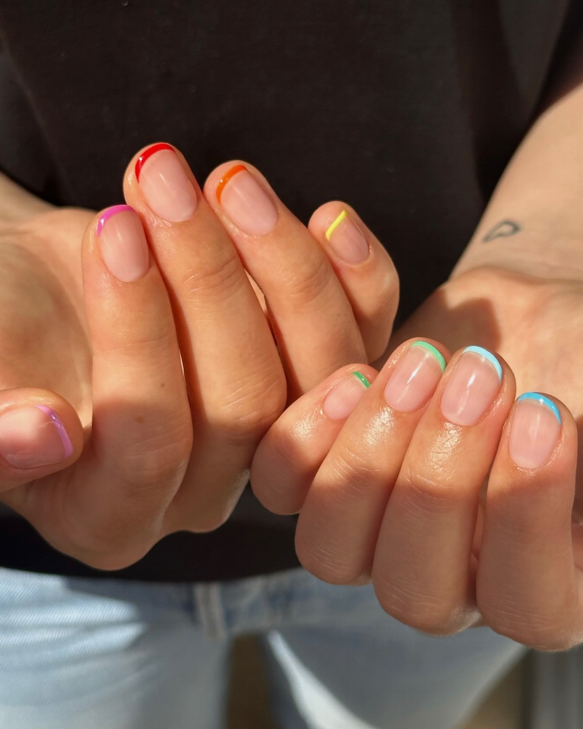 Короткие ногти на апрель: дорогие и аккуратные цвета