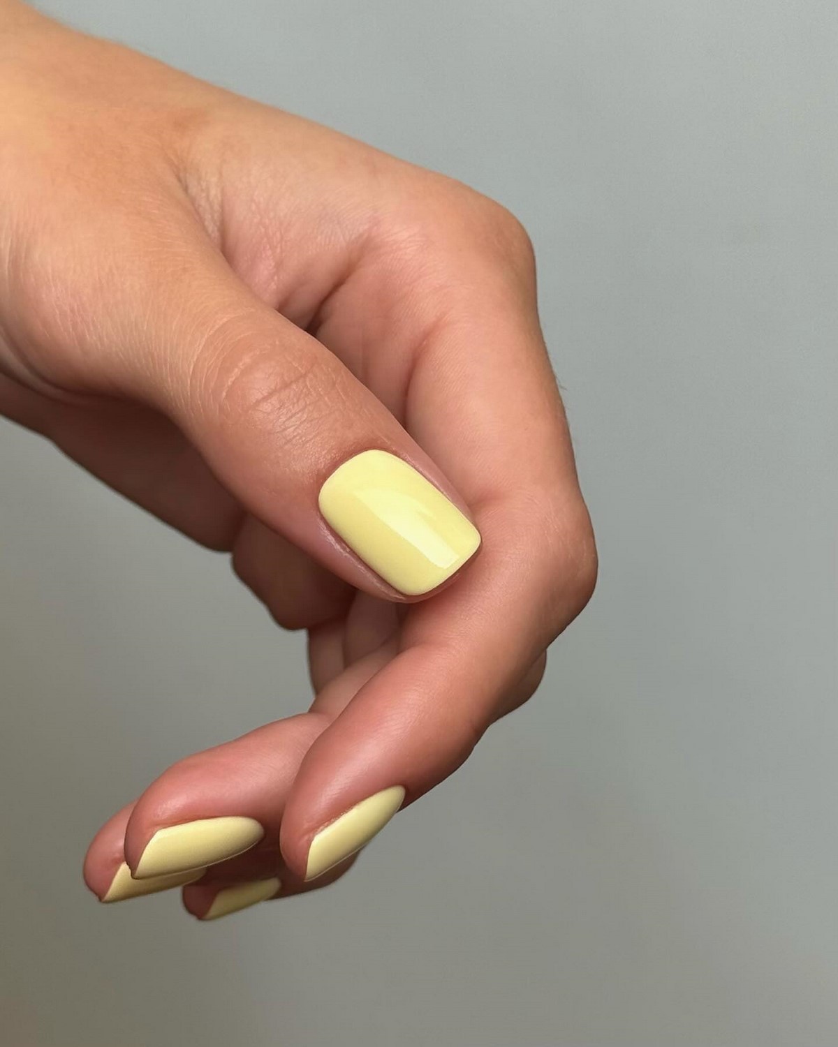 Короткие ногти на апрель: дорогие и аккуратные цвета