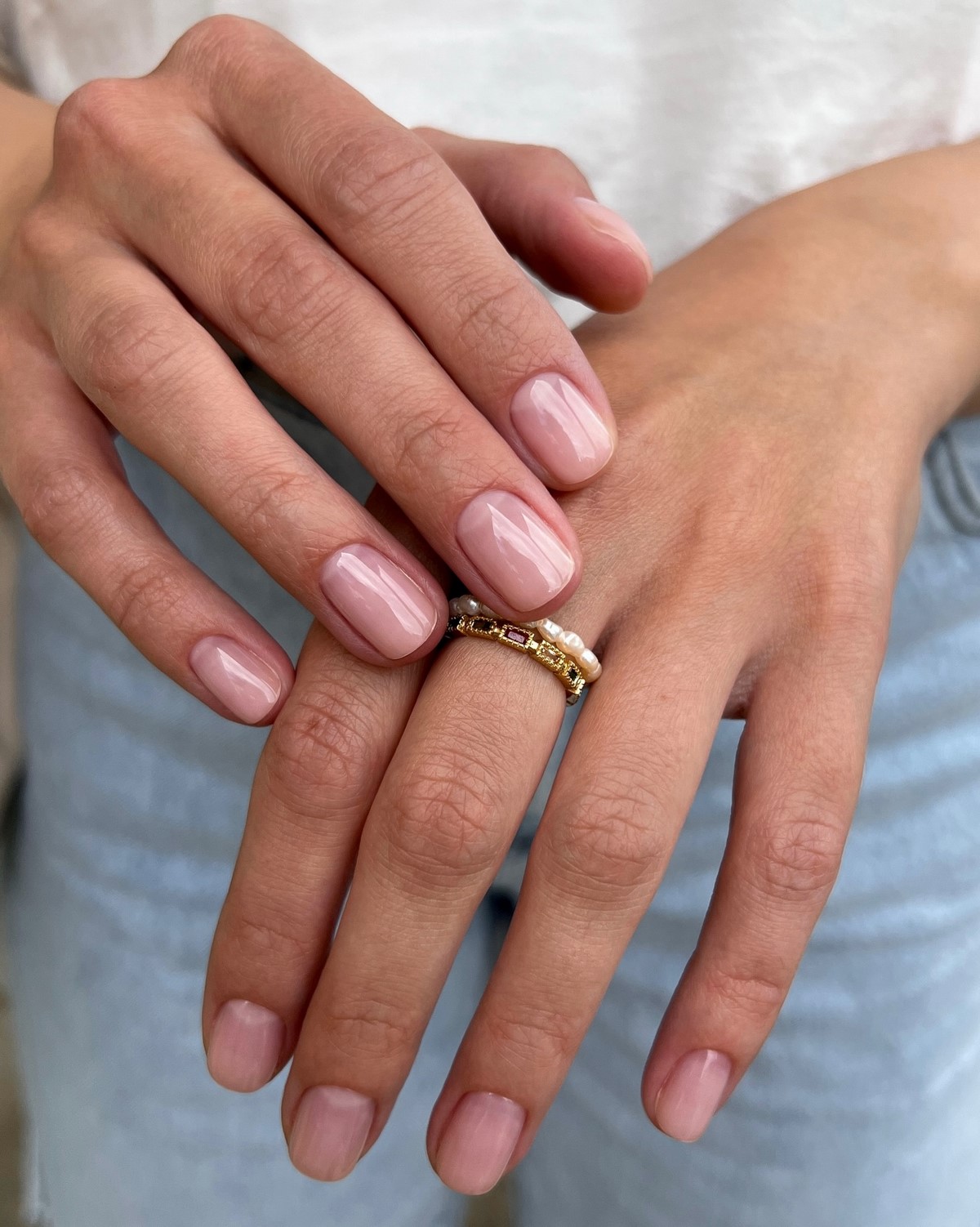 Короткие ногти на апрель: дорогие и аккуратные цвета