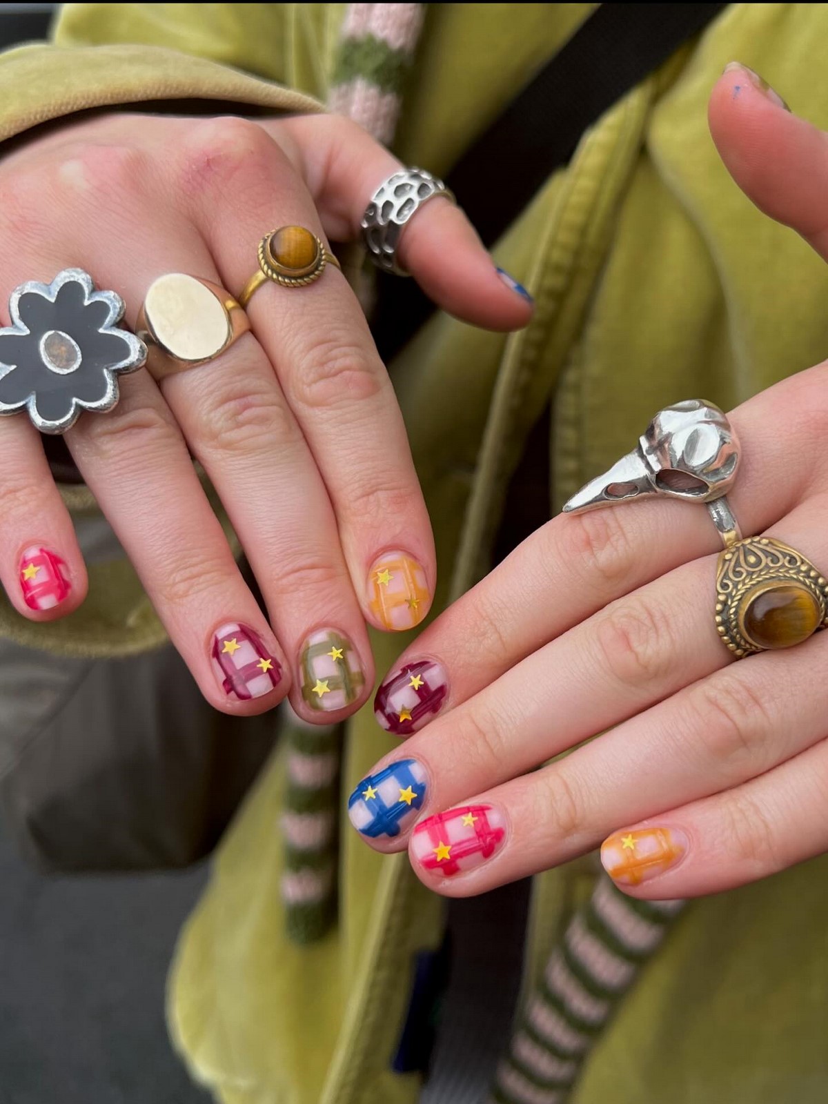 Маникюр апрель 2026: 7 оттенков, которые диктуют стиль