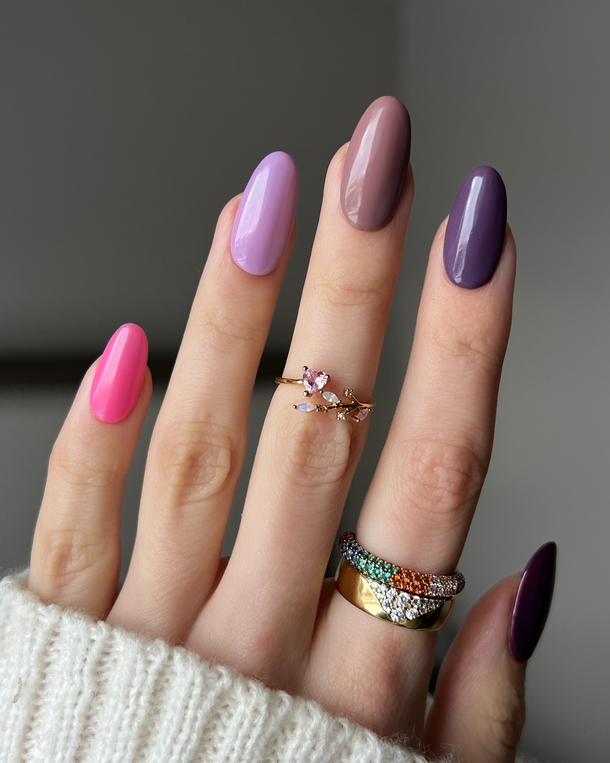 Маникюр апрель 2026: 7 оттенков, которые диктуют стиль