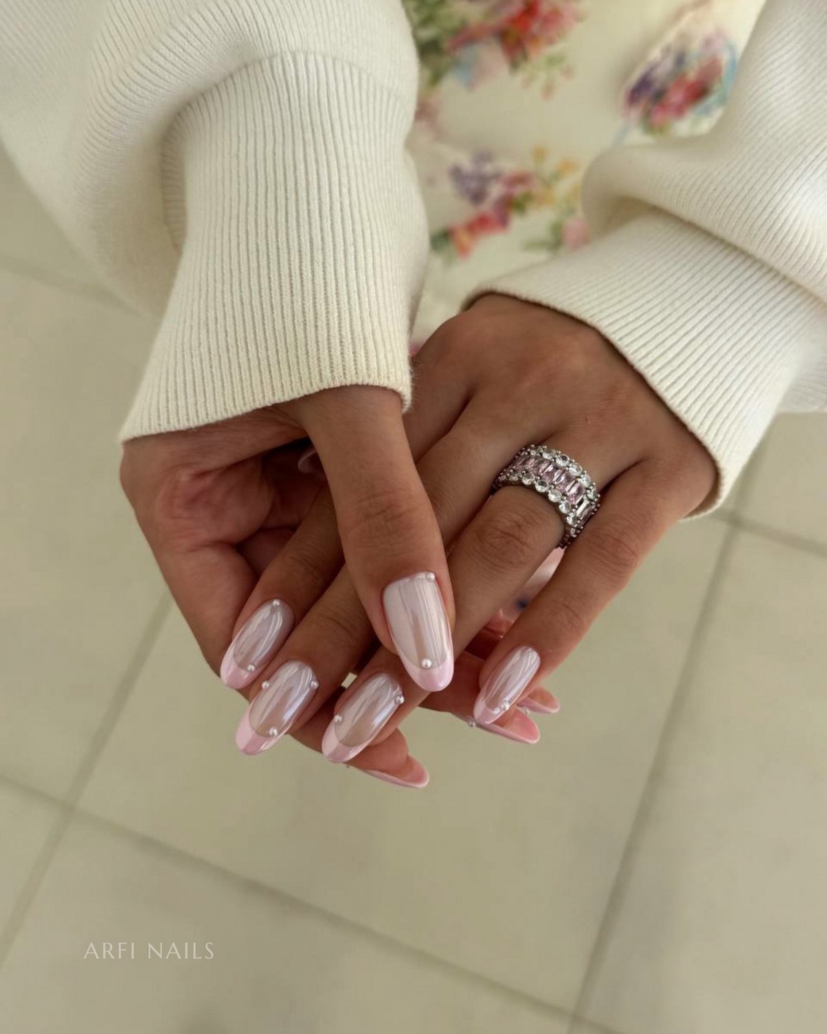 Маникюр апрель 2026: 7 оттенков, которые диктуют стиль