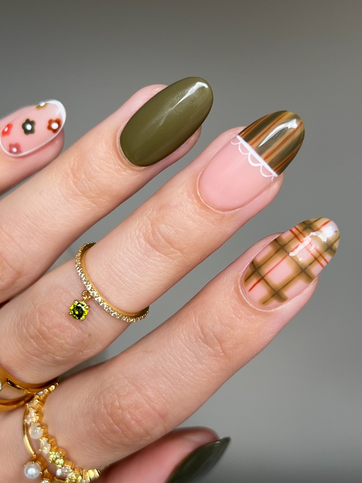 Маникюр апрель 2026: 7 оттенков, которые диктуют стиль