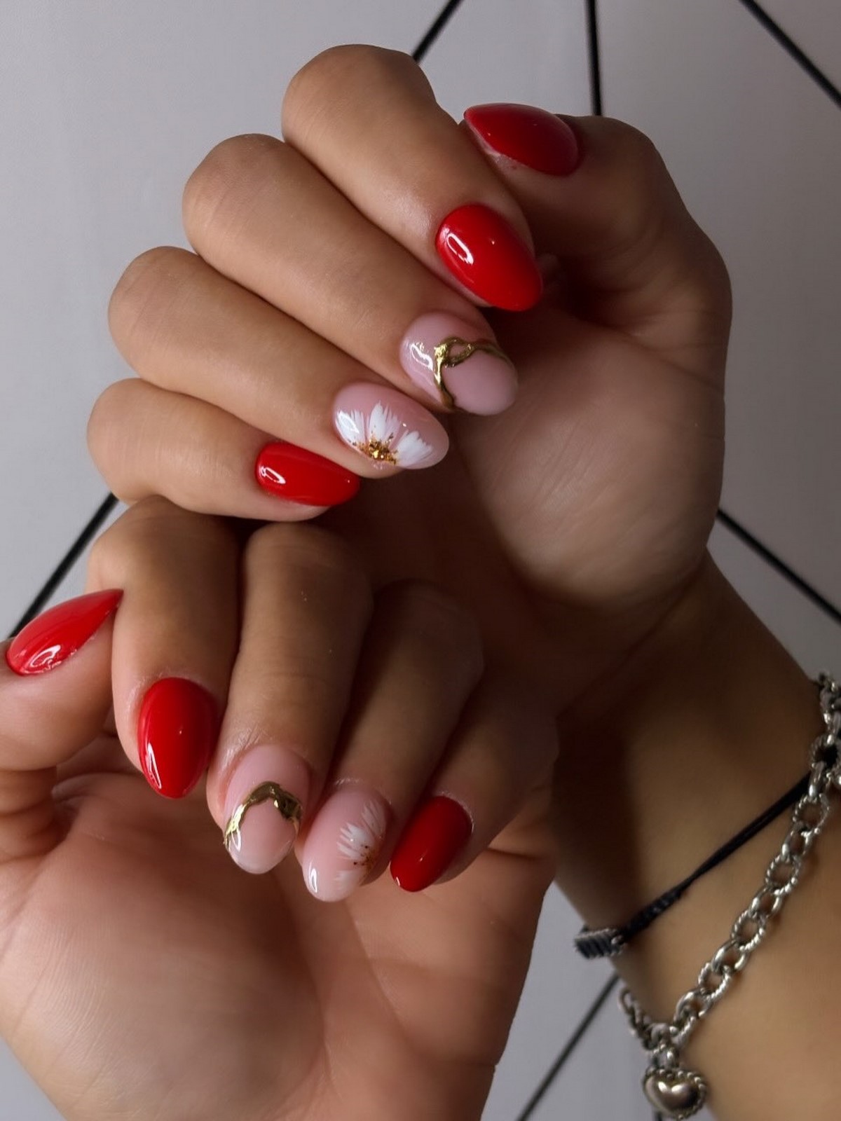 Маникюр апрель 2026: 7 оттенков, которые диктуют стиль