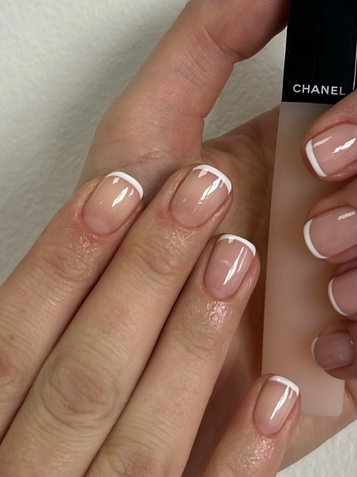 Маникюр апрель 2026: 7 оттенков, которые диктуют стиль