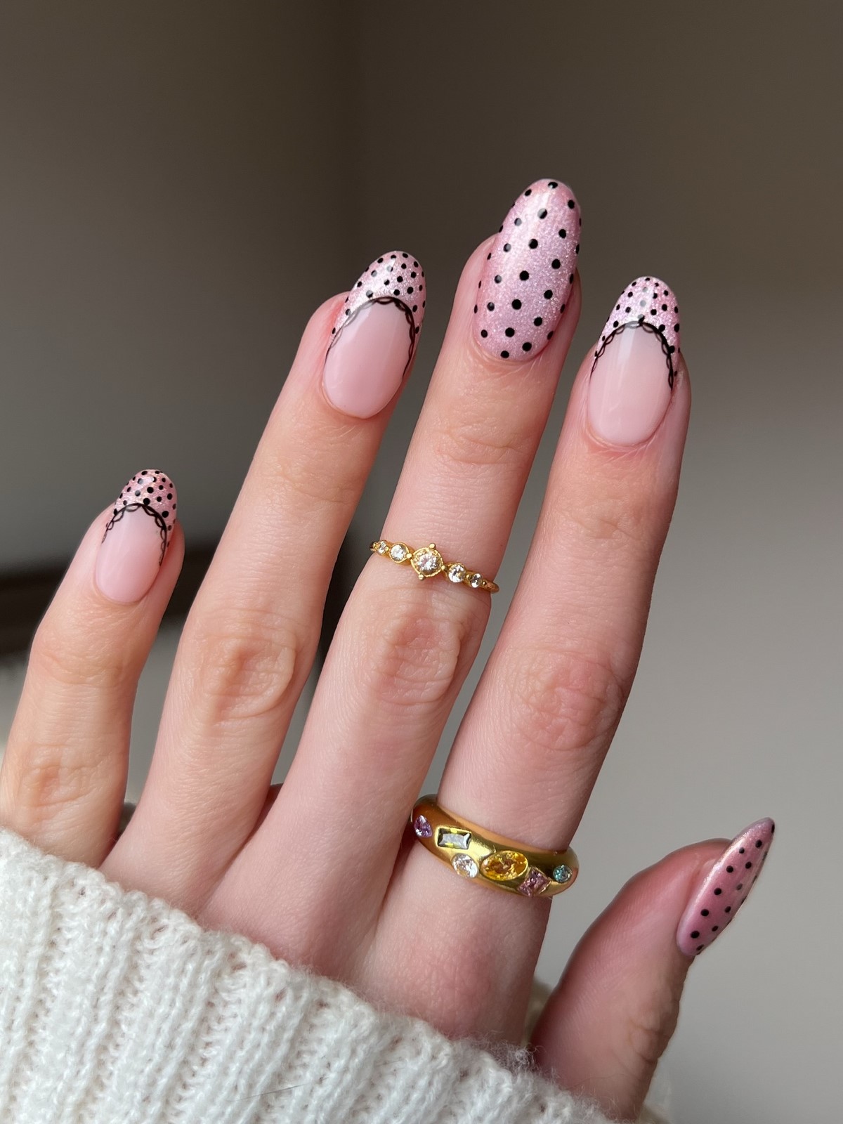 Кошачий глаз на ногтях: 5 оттенков, которые в тренде