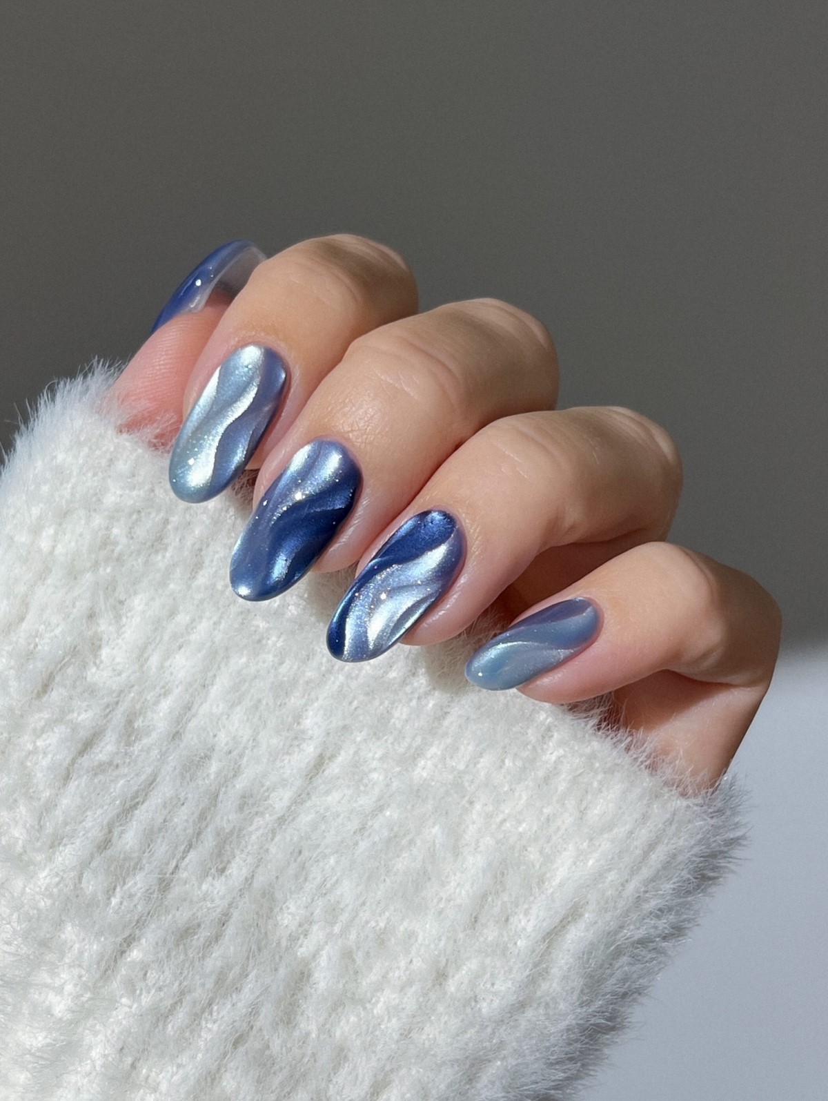 Кошачий глаз на ногтях: 5 оттенков, которые в тренде