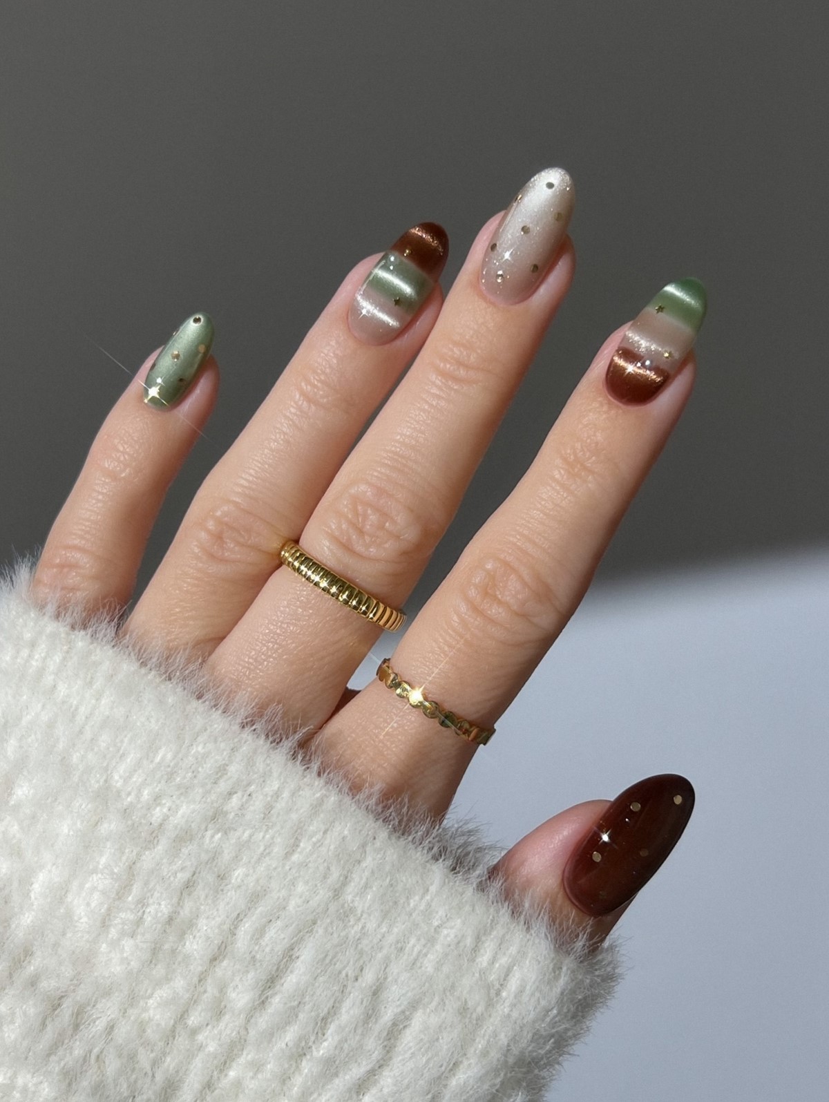 Кошачий глаз на ногтях: 5 оттенков, которые в тренде