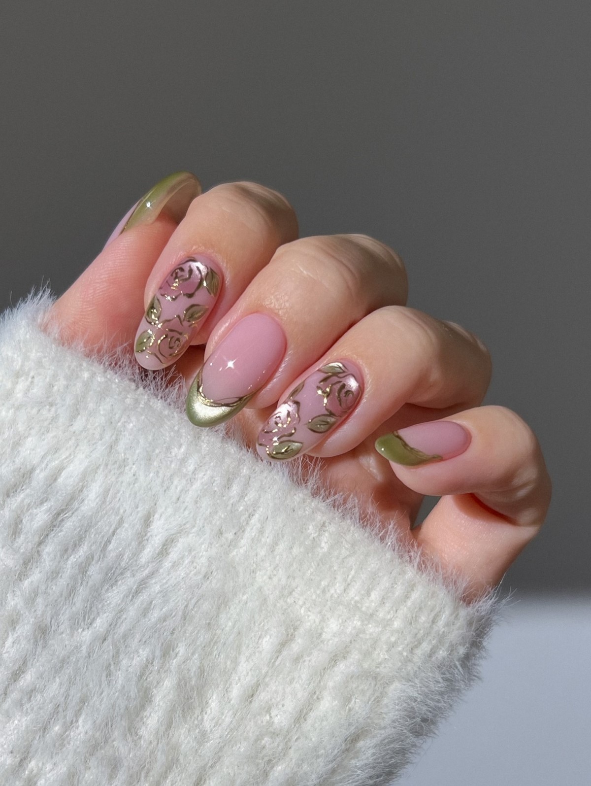 Кошачий глаз на ногтях: 5 оттенков, которые в тренде