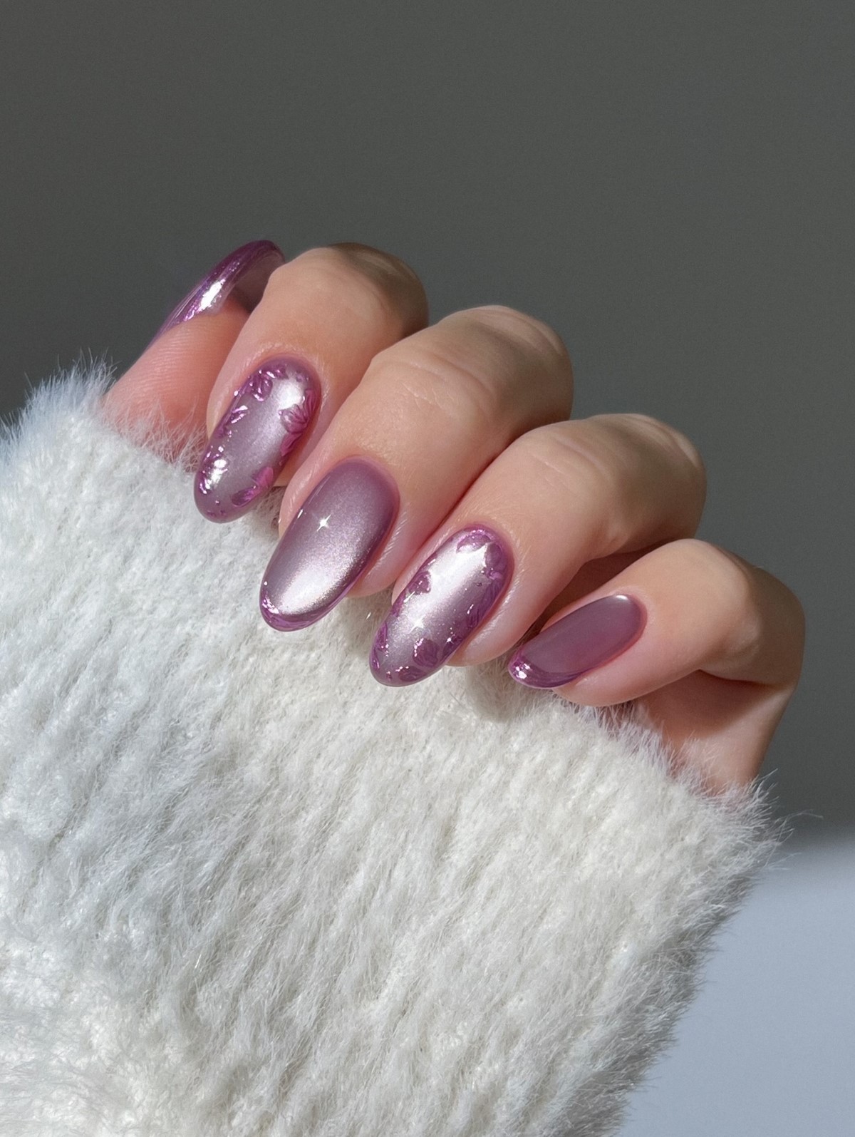 Кошачий глаз на ногтях: 5 оттенков, которые в тренде