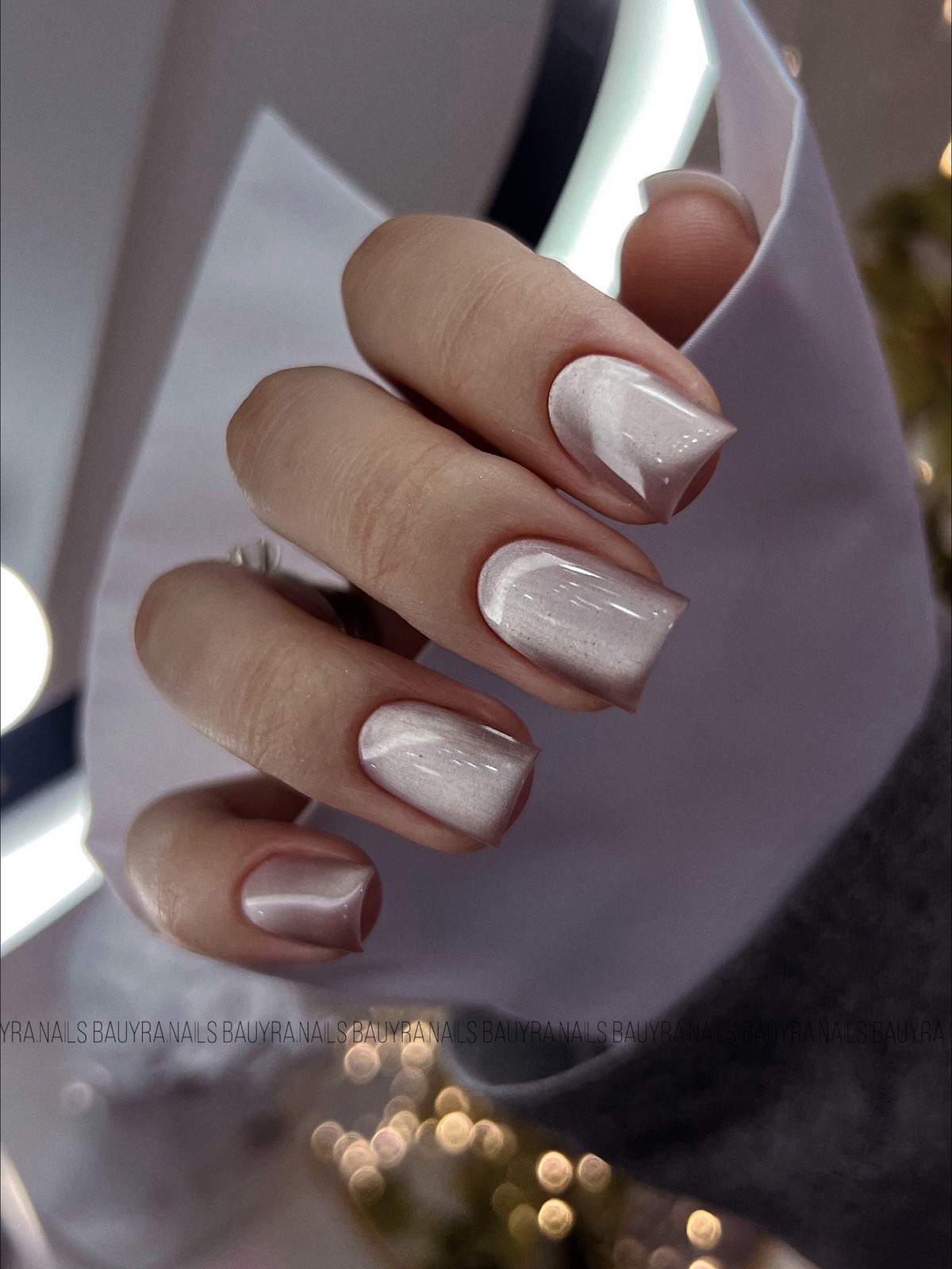 Кошачий глаз на ногтях: 5 оттенков, которые в тренде