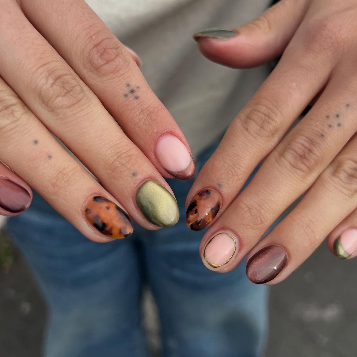 Кошачий глаз на ногтях: 5 оттенков, которые в тренде