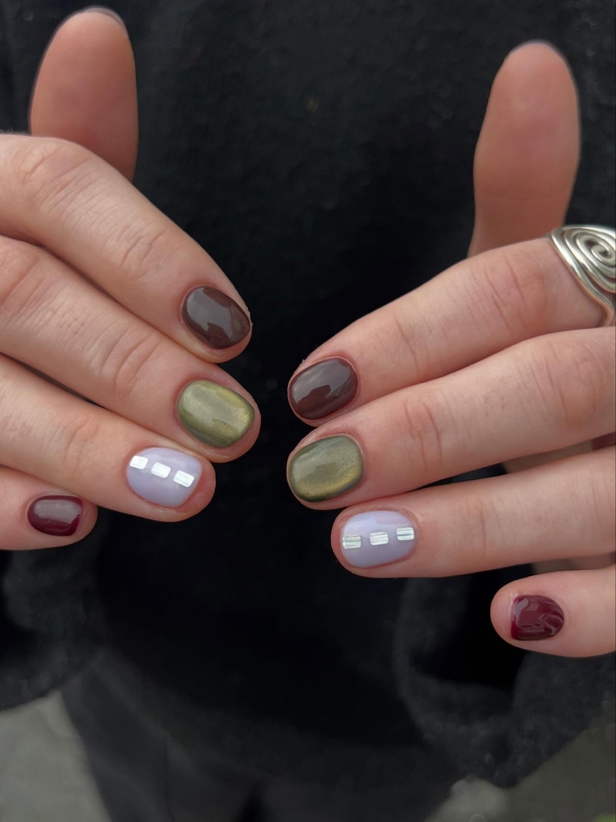 Кошачий глаз на ногтях: 5 оттенков, которые в тренде