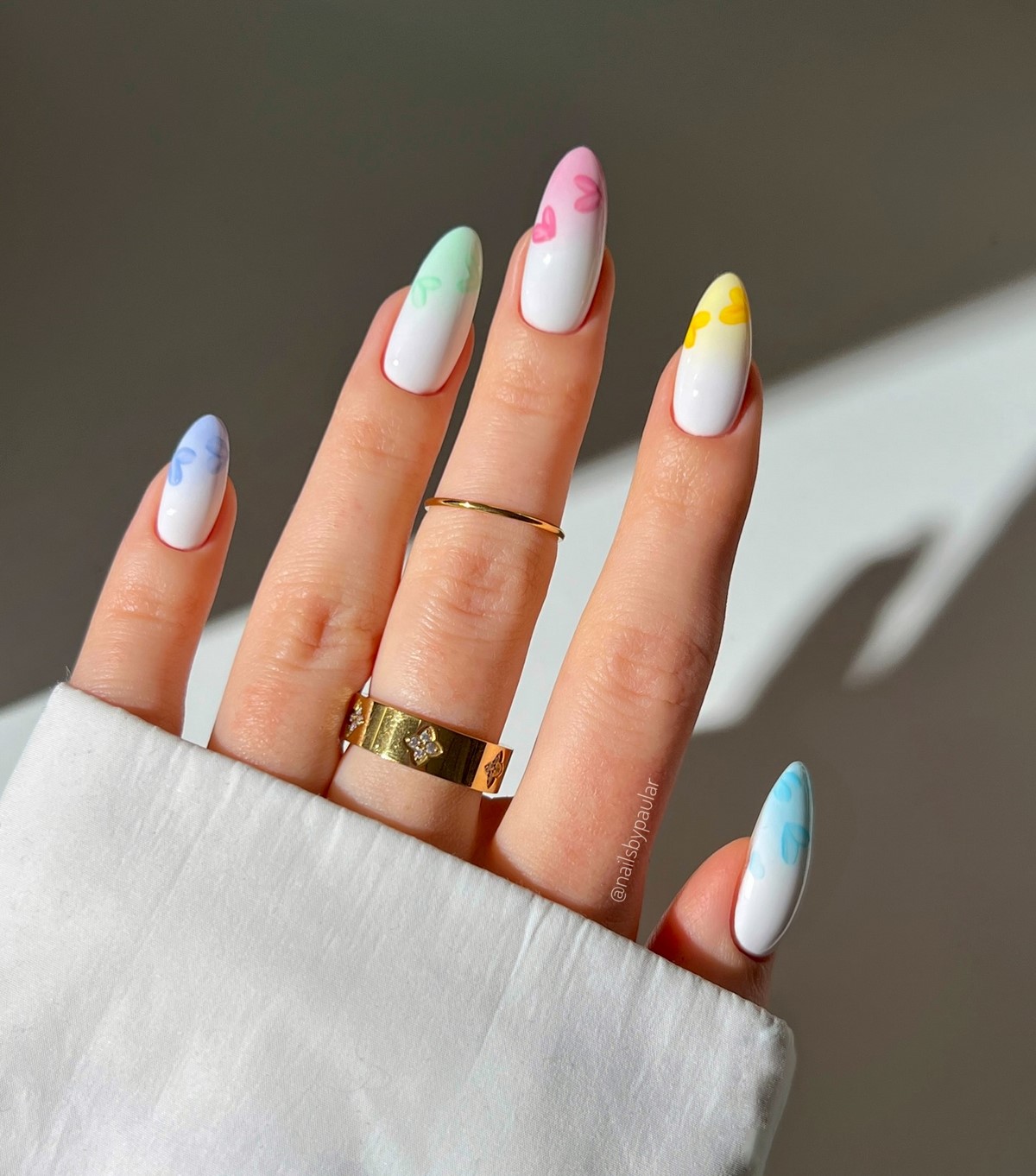 Маникюр на май 2026: оттенки, которые уже меняют тренды