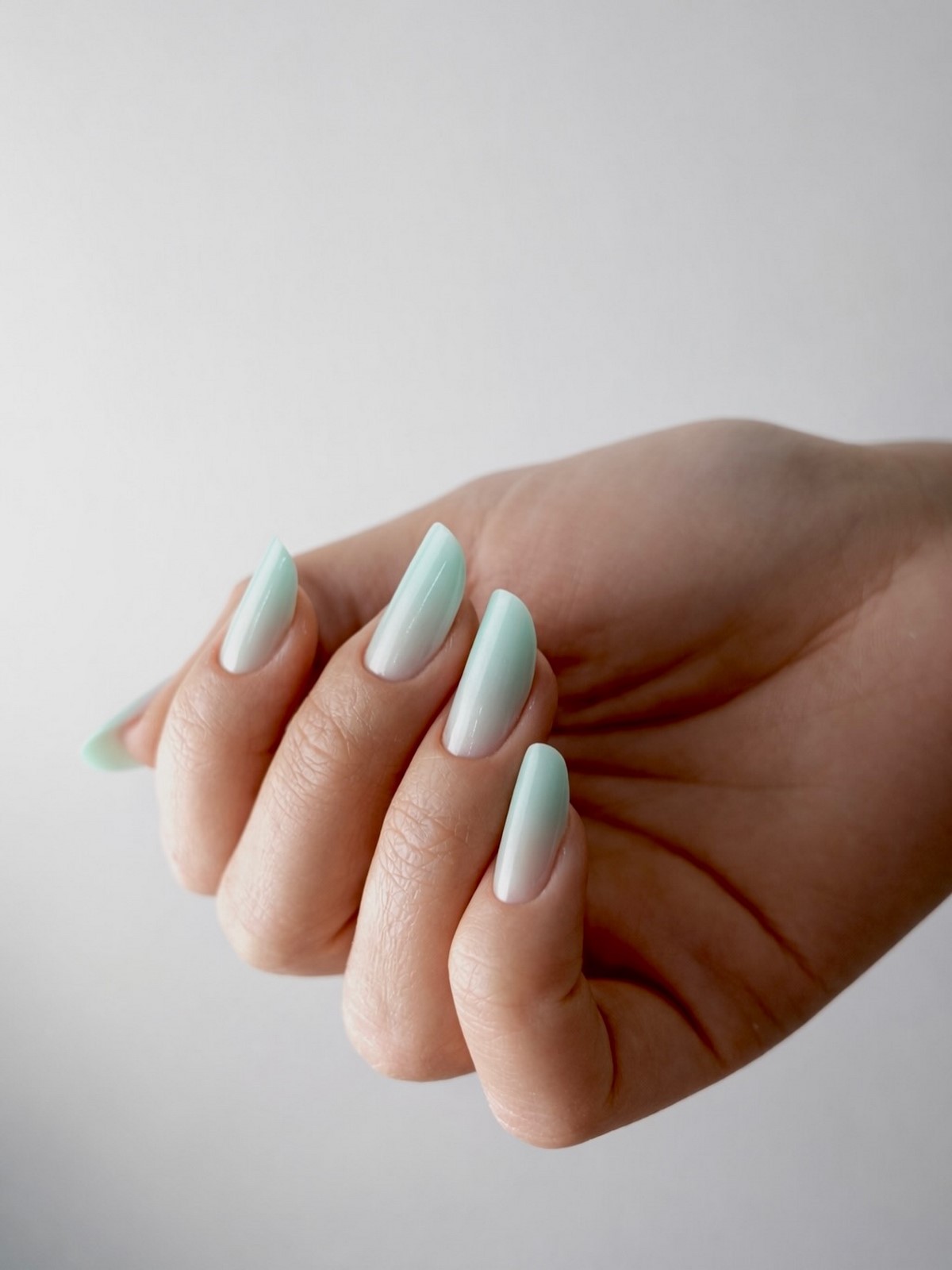 Маникюр на май 2026: оттенки, которые уже меняют тренды