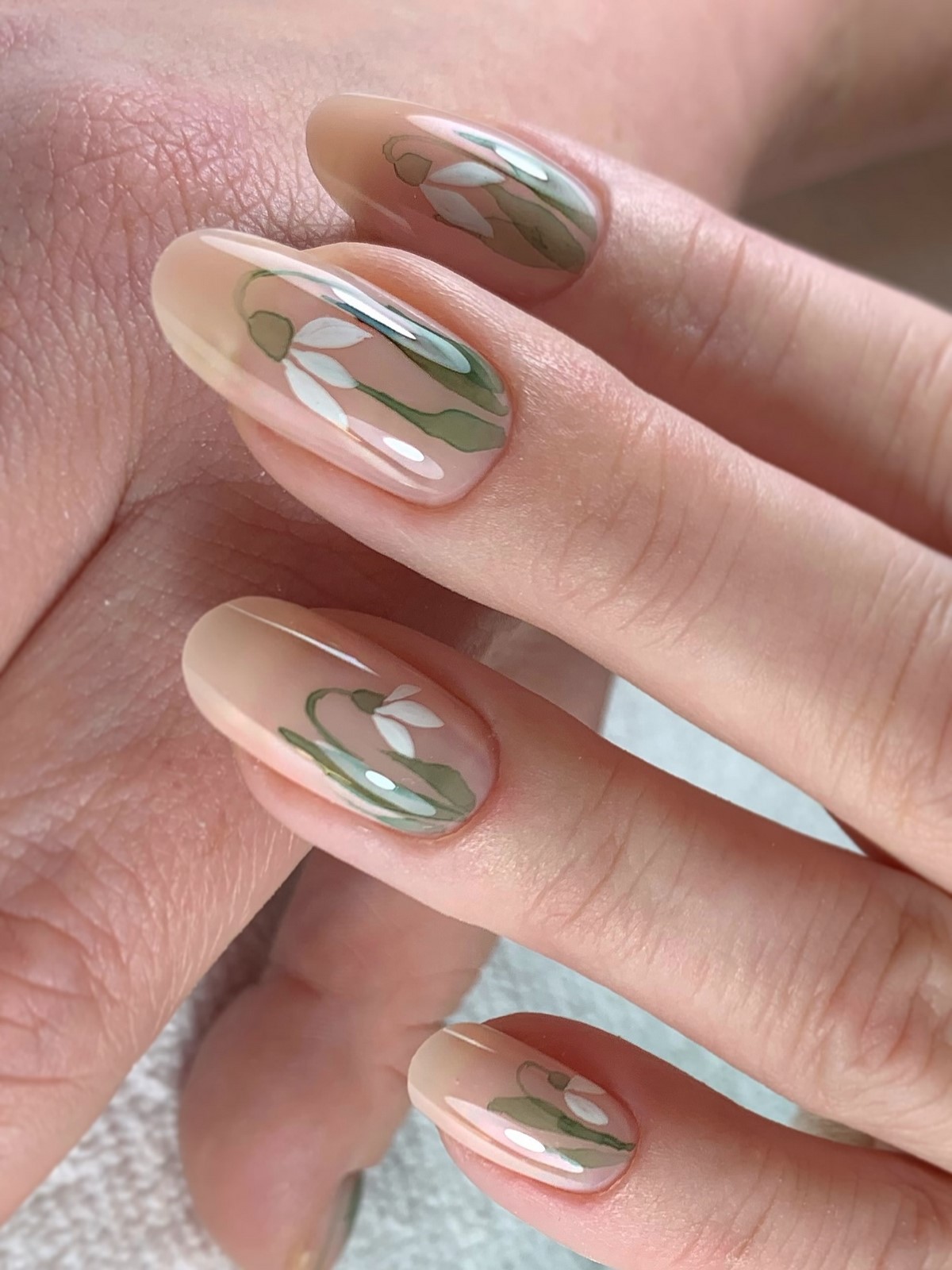 Маникюр на май 2026: оттенки, которые уже меняют тренды