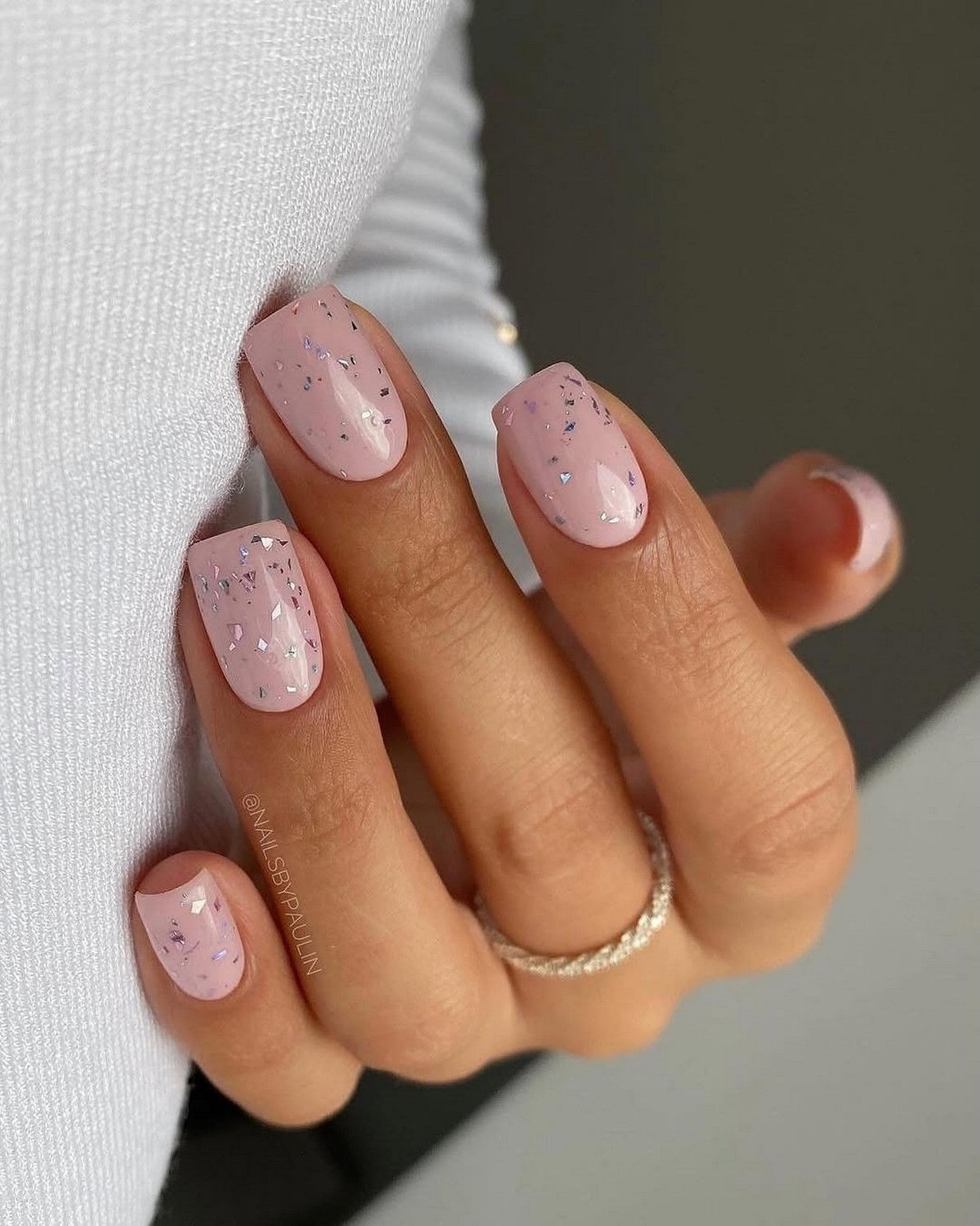 Маникюр на короткие ногти: новые формы апреля, которые меняют все