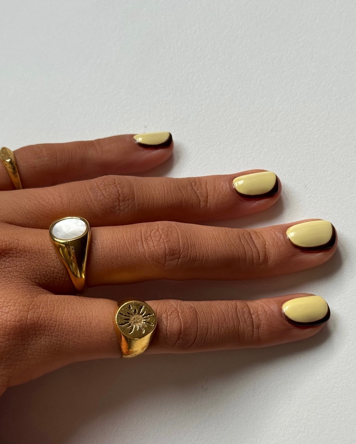 Маникюр на короткие ногти: новые формы апреля, которые меняют все