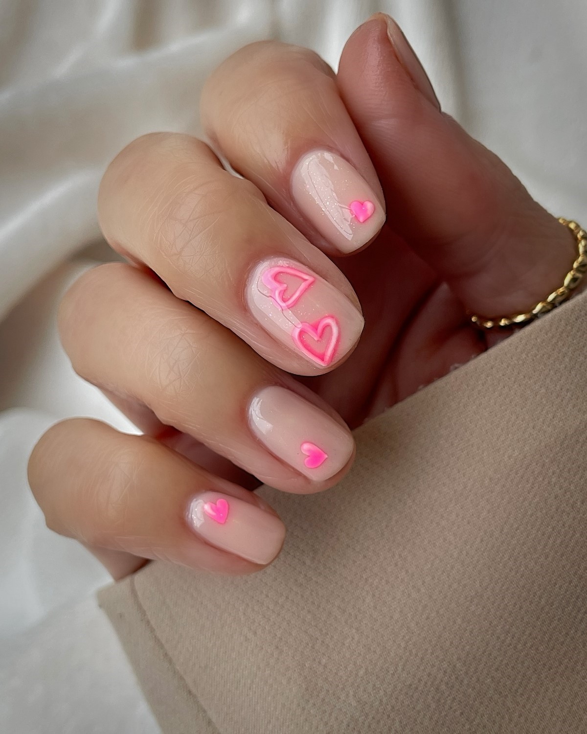 Маникюр на короткие ногти: новые формы апреля, которые меняют все