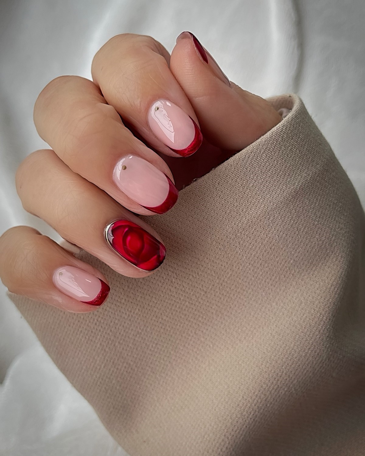 Маникюр на короткие ногти: новые формы апреля, которые меняют все