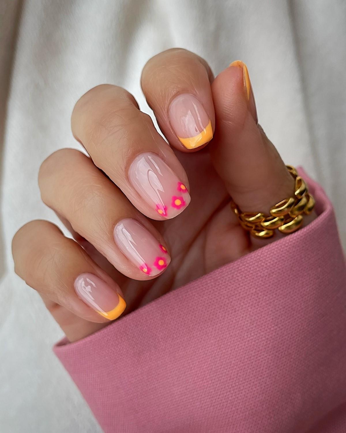 Маникюр на короткие ногти: новые формы апреля, которые меняют все