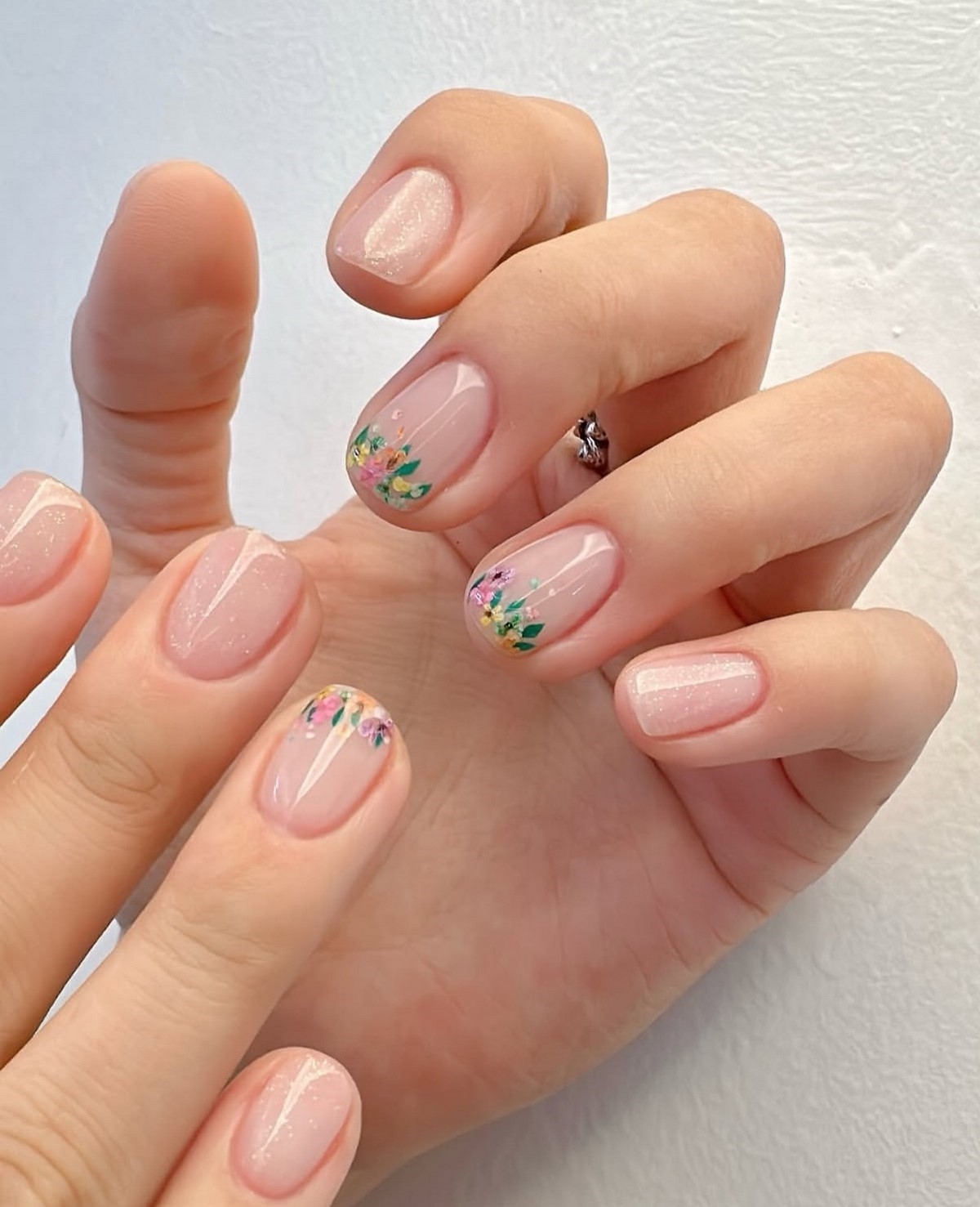 Маникюр на короткие ногти: новые формы апреля, которые меняют все